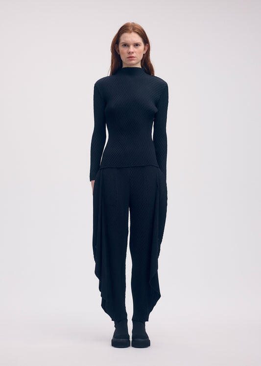 ORBICULAR PLEATS Top Black