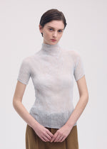 A model wears the Issey Miyake CHIFFON TWIST 3 prêt à porter.