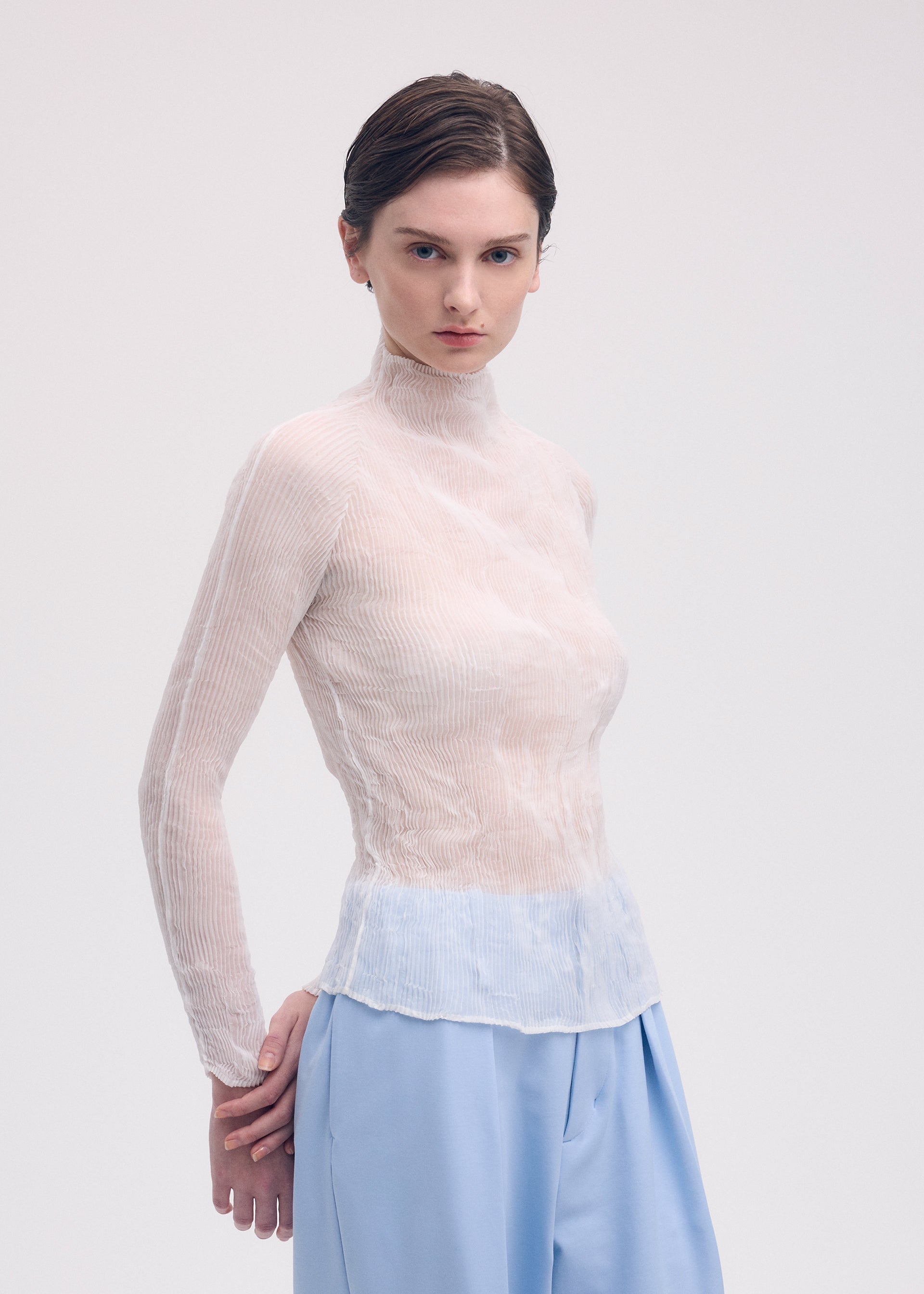 CHIFFON TWIST BK/WT-58 Top White – ISSEY MIYAKE EU