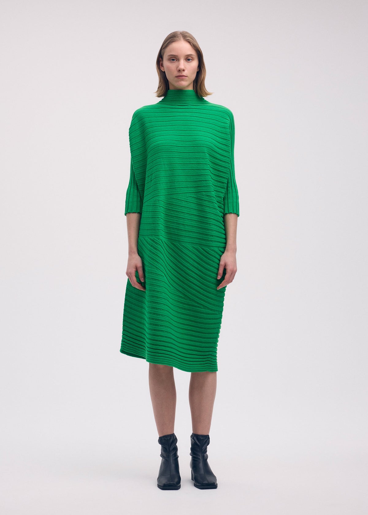 A model wears the Issey Miyake COTTON CASHMERE KNIT dress.