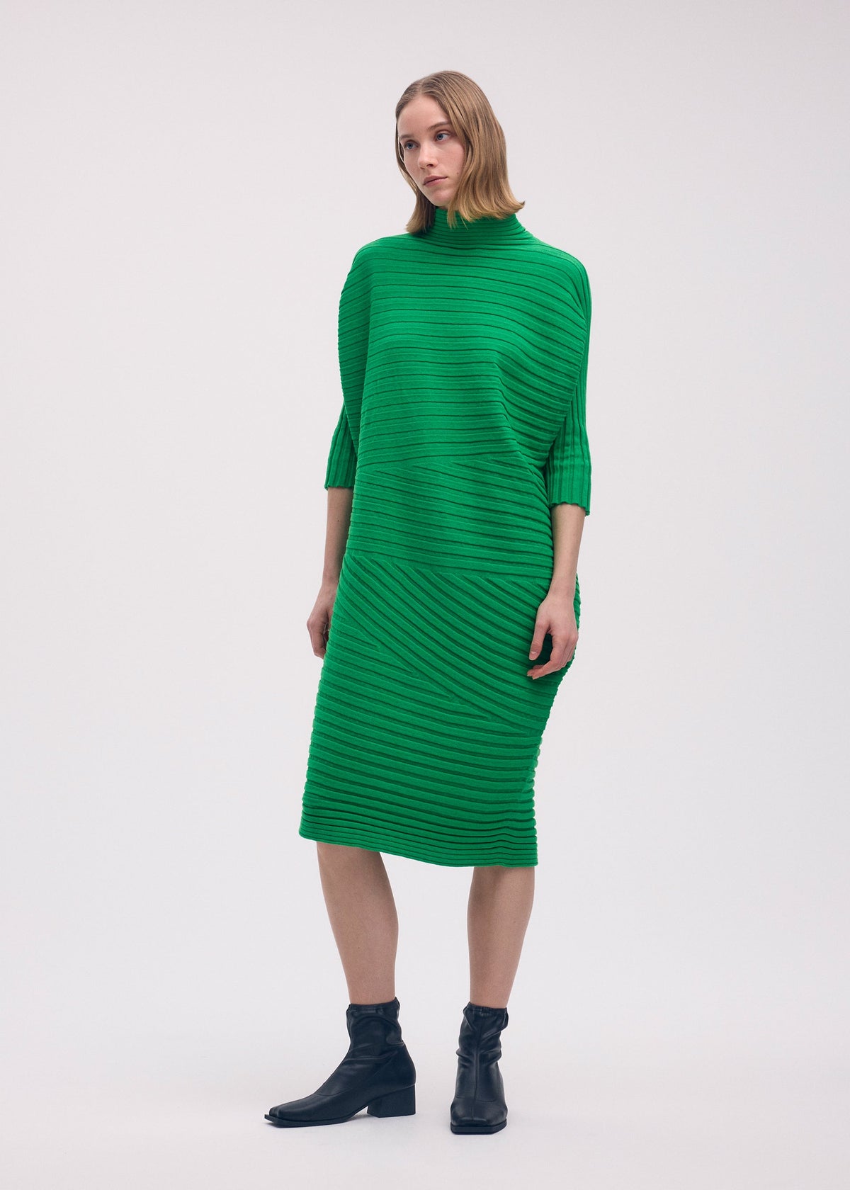 A model wears the Issey Miyake COTTON CASHMERE KNIT dress.