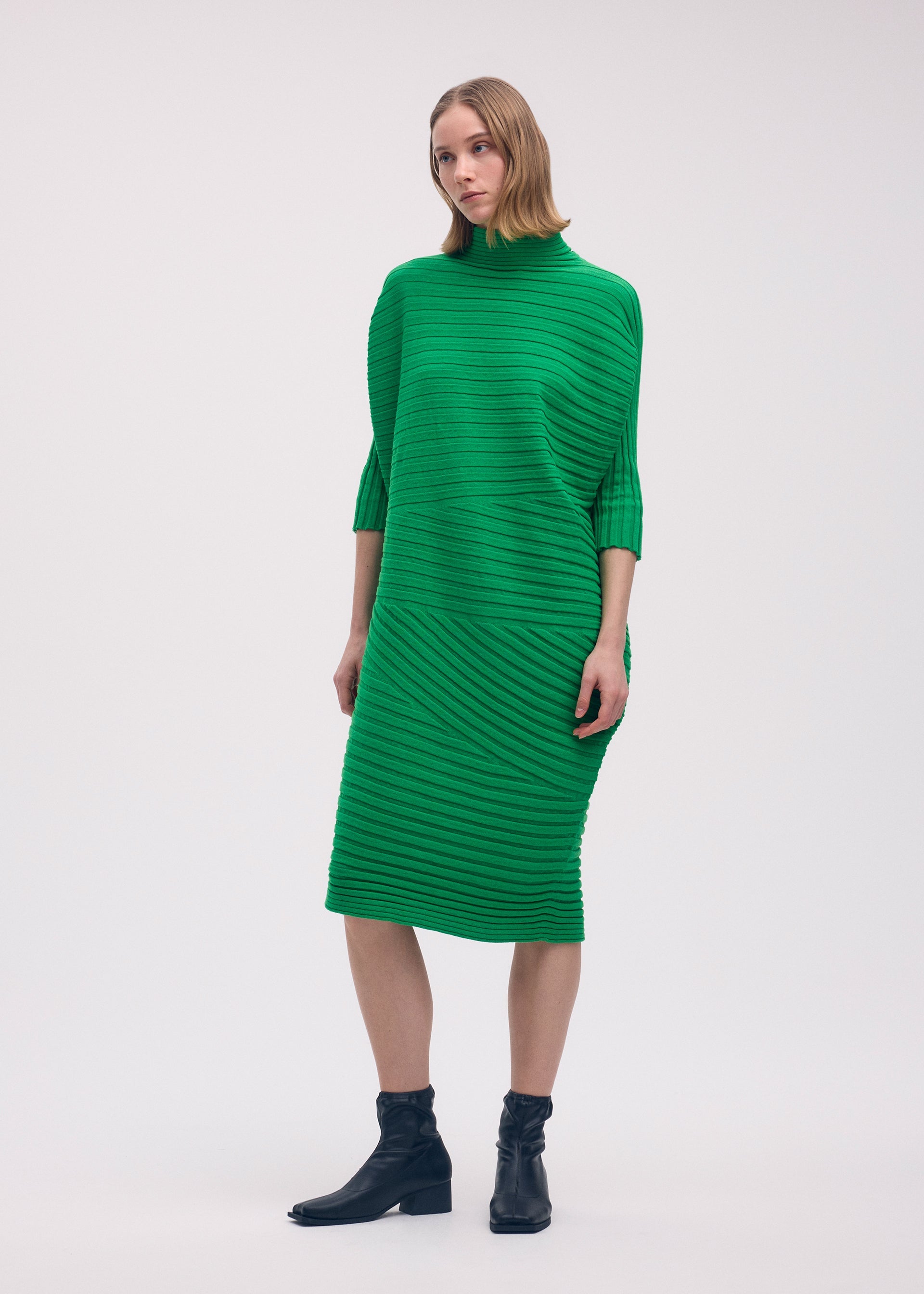 A model wears the Issey Miyake COTTON CASHMERE KNIT dress.