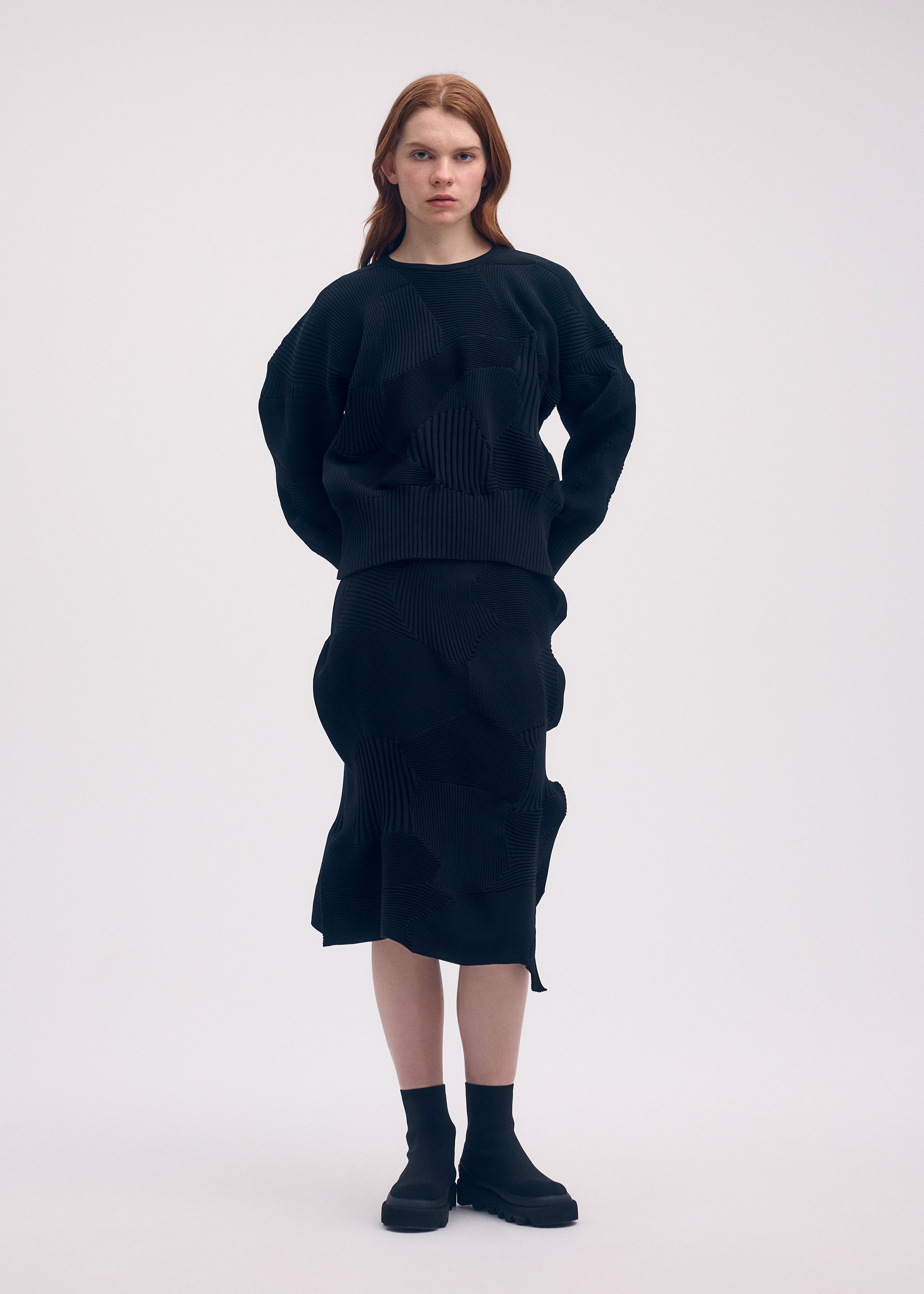 ISSEY MIYAKE KONEKONE ダークブラウン KONE KONE Top Dark Brown – ISSEY MIYAKE EU