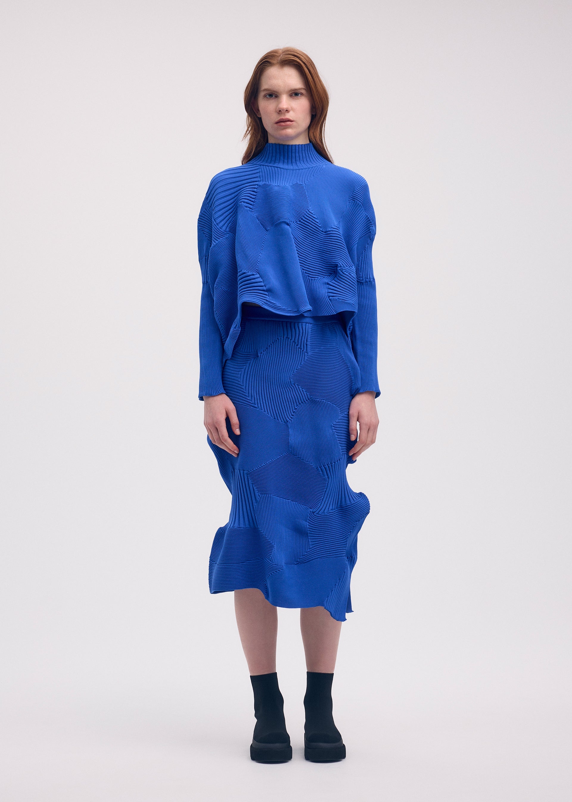 KONE KONE Top Black – ISSEY MIYAKE EU