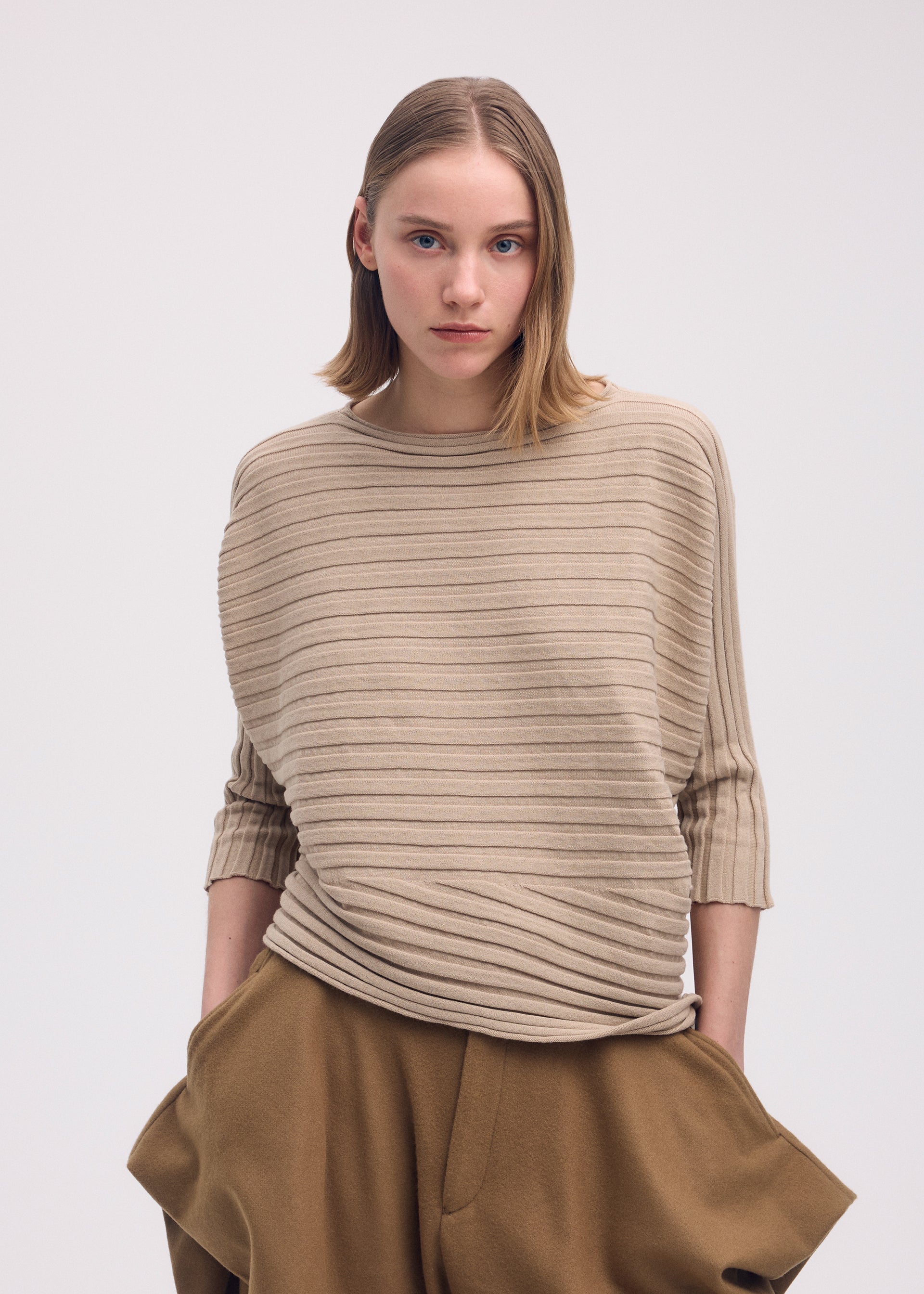 A model wears the Issey Miyake COTTON CASHMERE KNIT top.