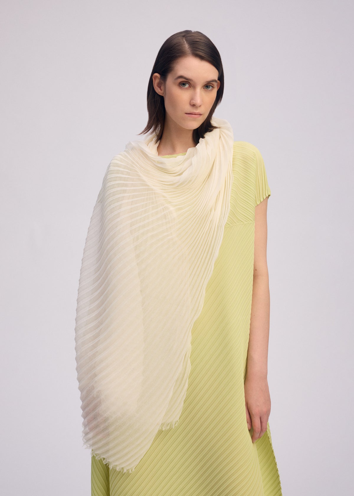 FEATHER RAMIE PLEATS STOLE Stole Light Green