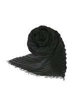 FEATHER RAMIE PLEATS STOLE