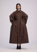 A model wears the ISSEY MIYAKE AKIMBO prêt à porter.