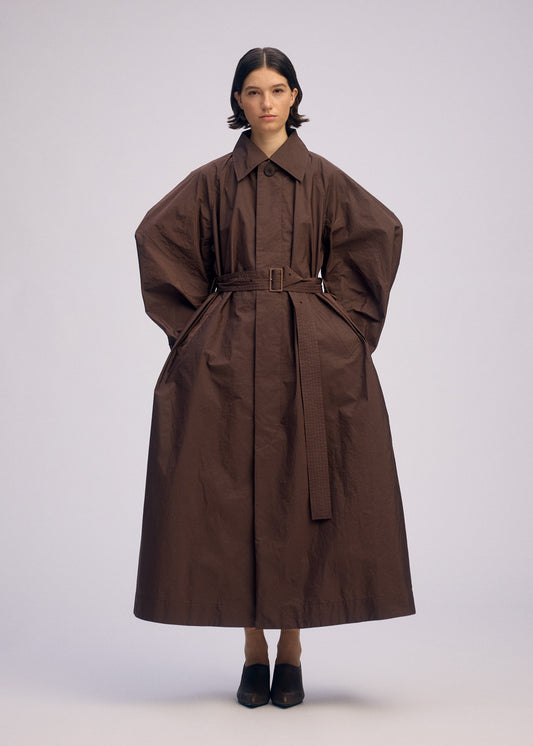 A model wears the ISSEY MIYAKE AKIMBO prêt à porter.