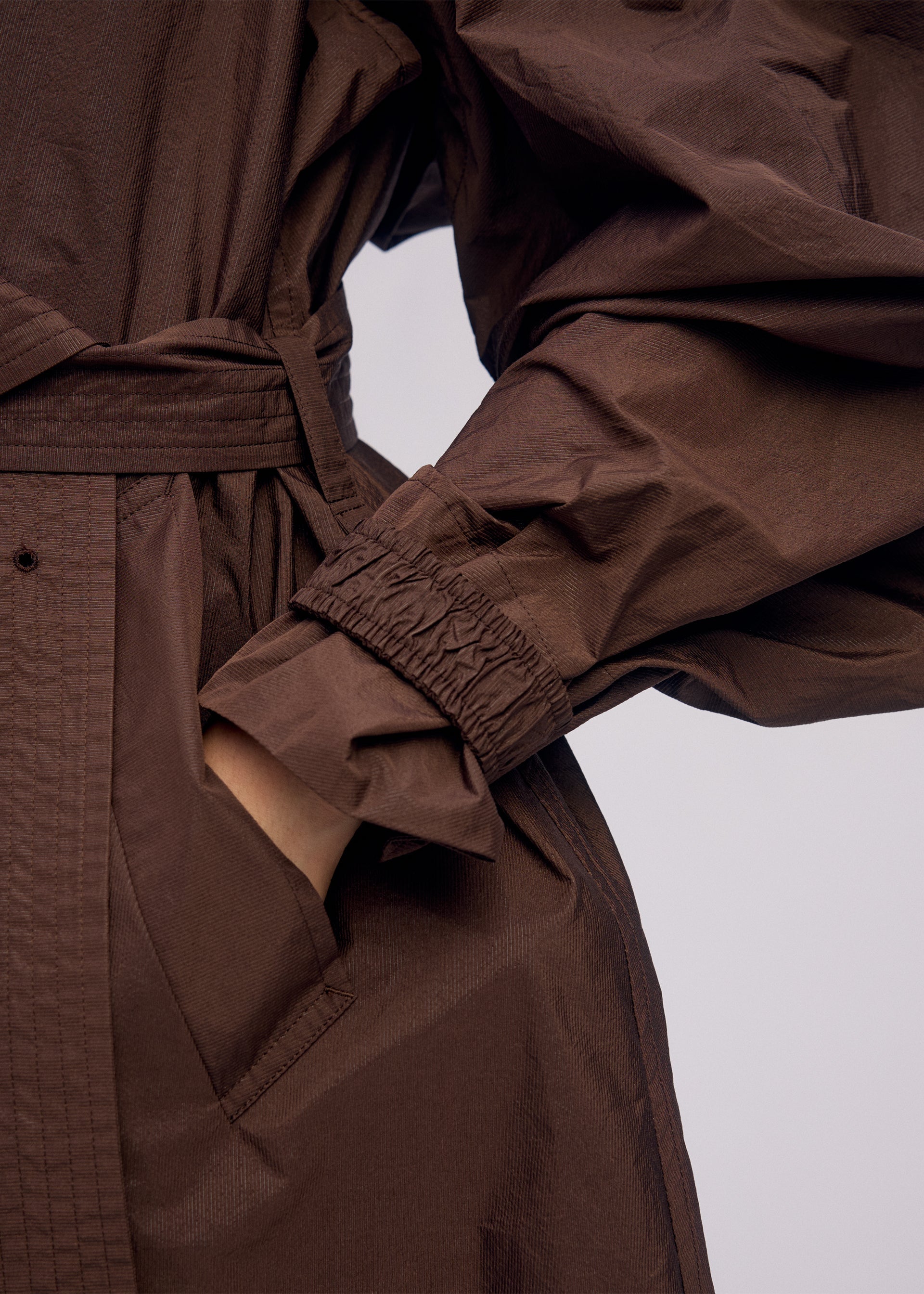 AKIMBO Coat Greige – ISSEY MIYAKE EU