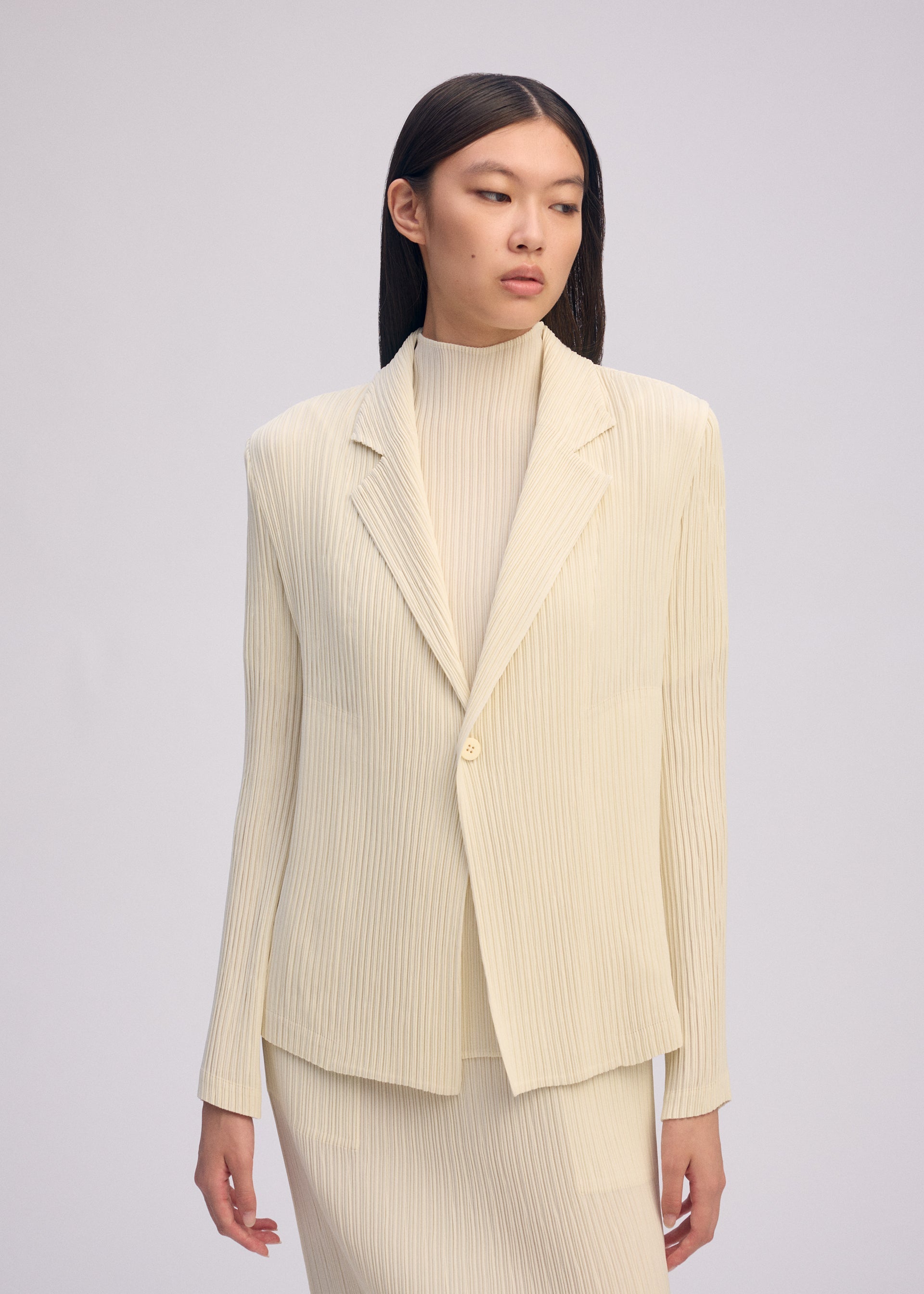 HATCHING PLEATS Jacket Off-White – ISSEY MIYAKE EU