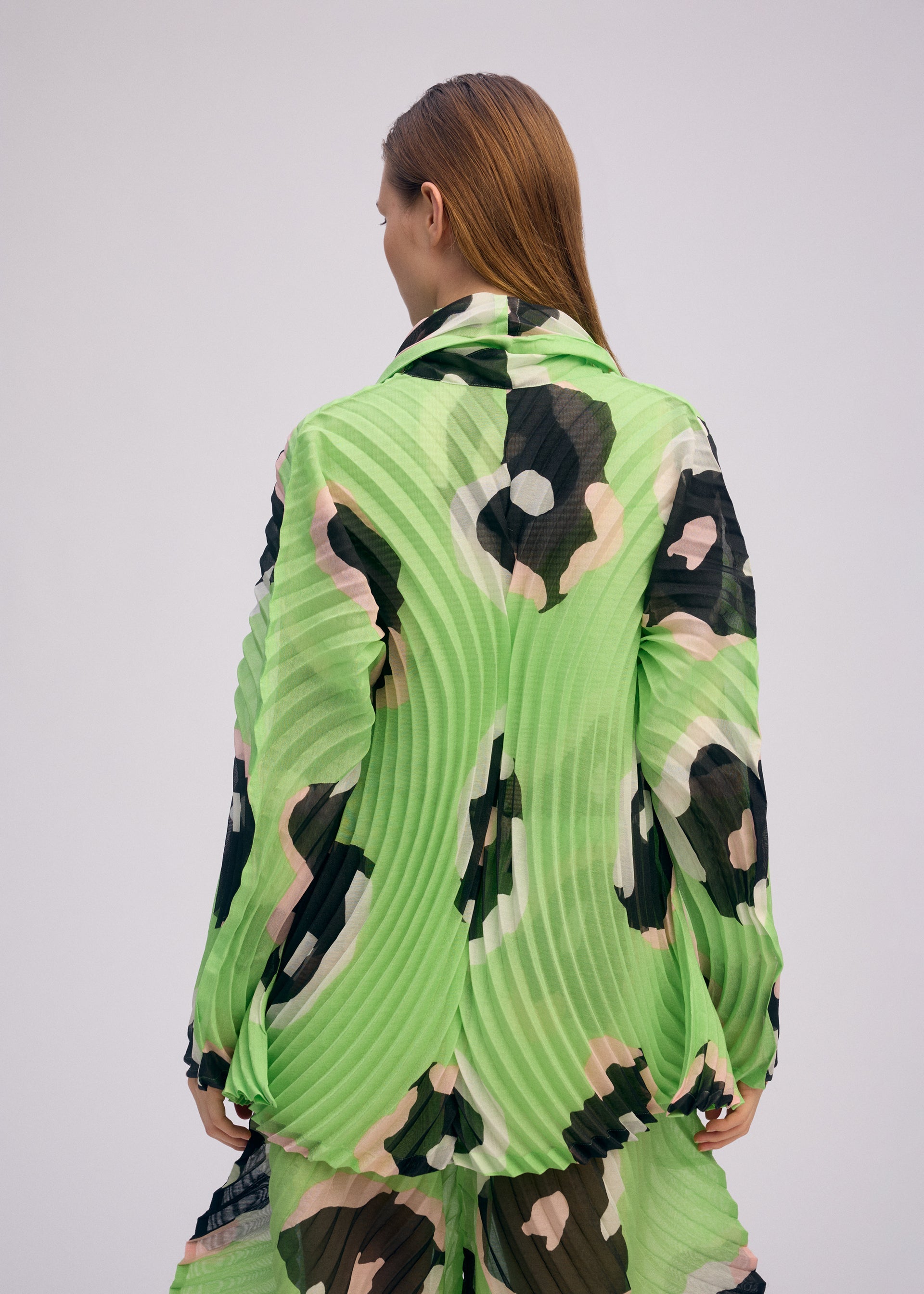 VERVE Jacket Black-Hued – ISSEY MIYAKE EU