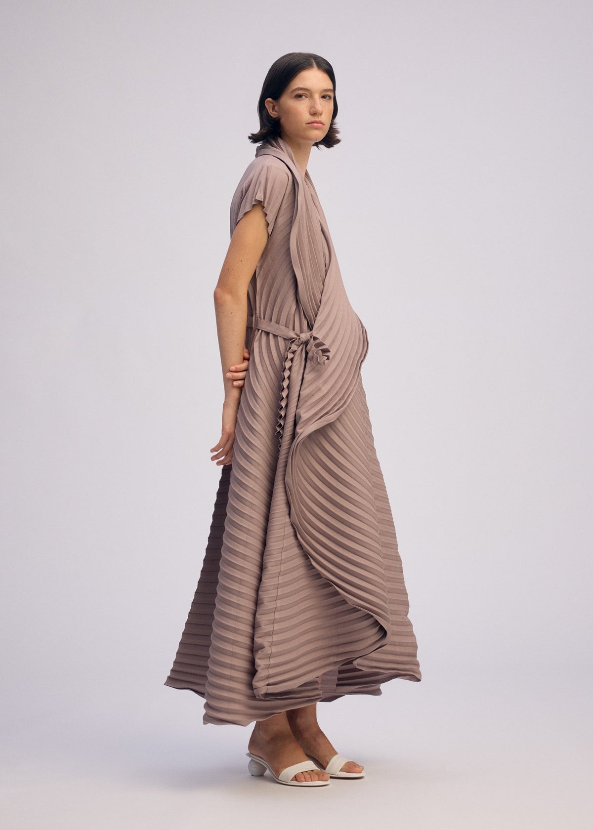 A model wears the ISSEY MIYAKE CIRCLE PLEATS PB prêt à porter.