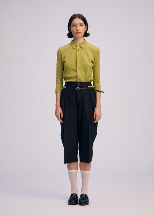 A model wears the Issey Miyake BELTED WOOL PANTS prêt à porter.