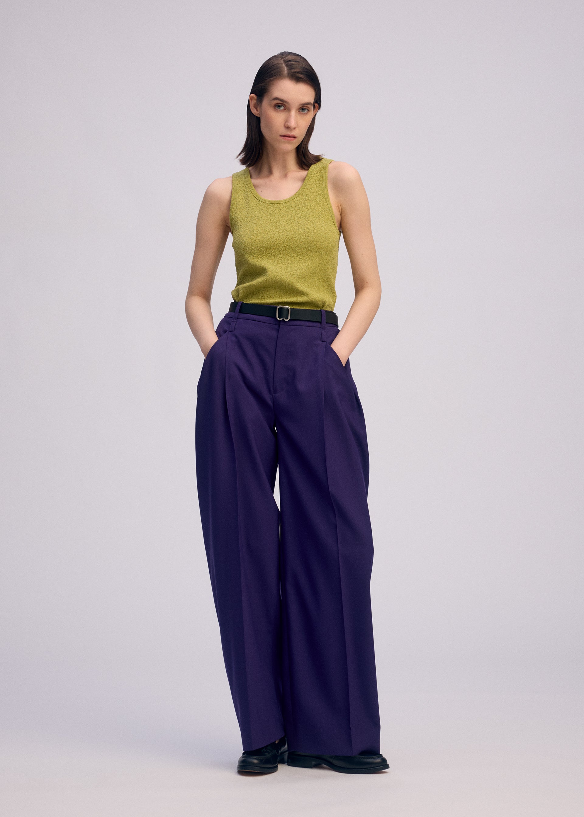 A model wears the Issey Miyake BELTED WOOL PANTS prêt à porter.