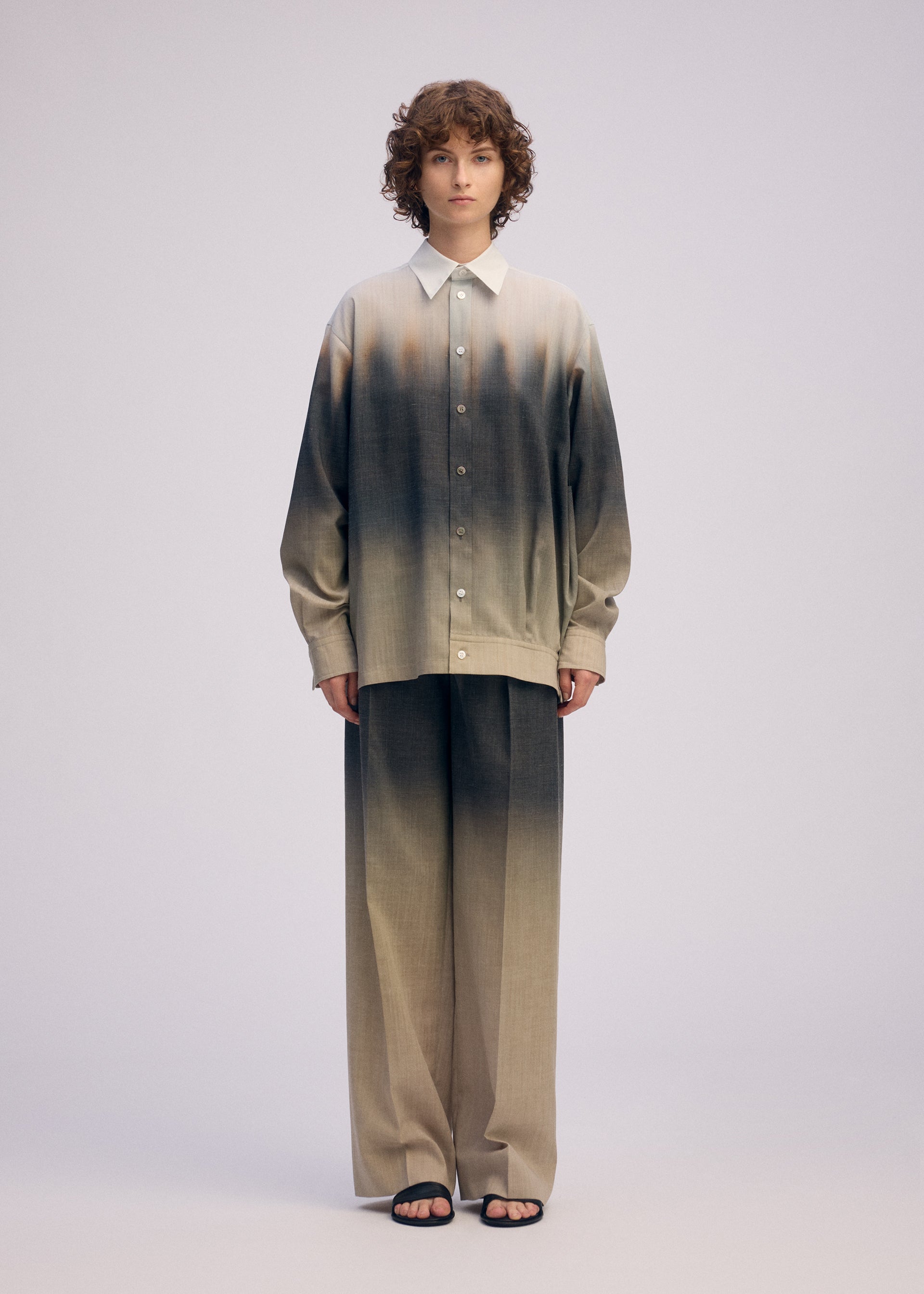 A model wears the ISSEY MIYAKE PLUMAGE plumage-pants-starling-1.