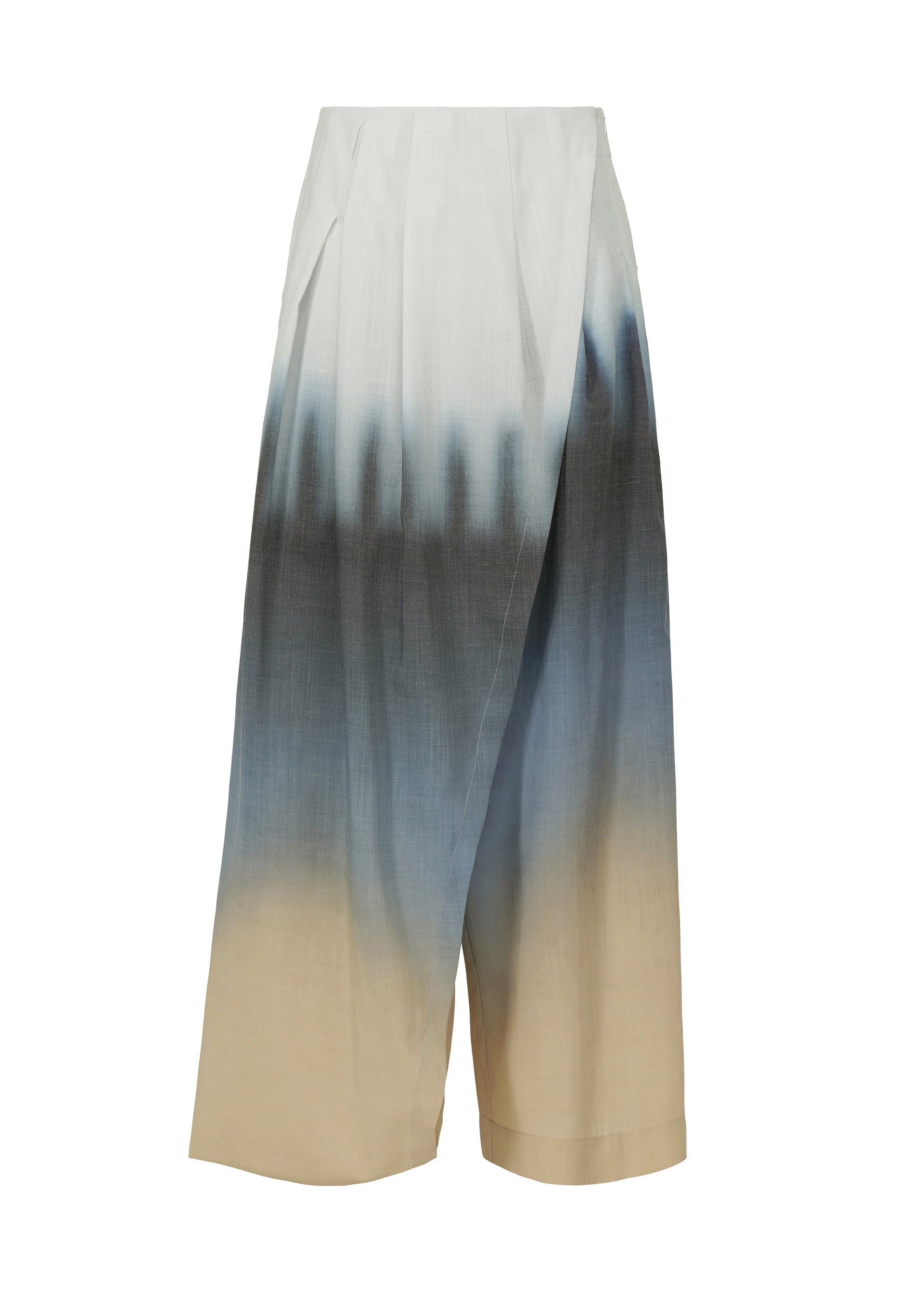 A product shot of the ISSEY MIYAKE PLUMAGE trousers in starling.