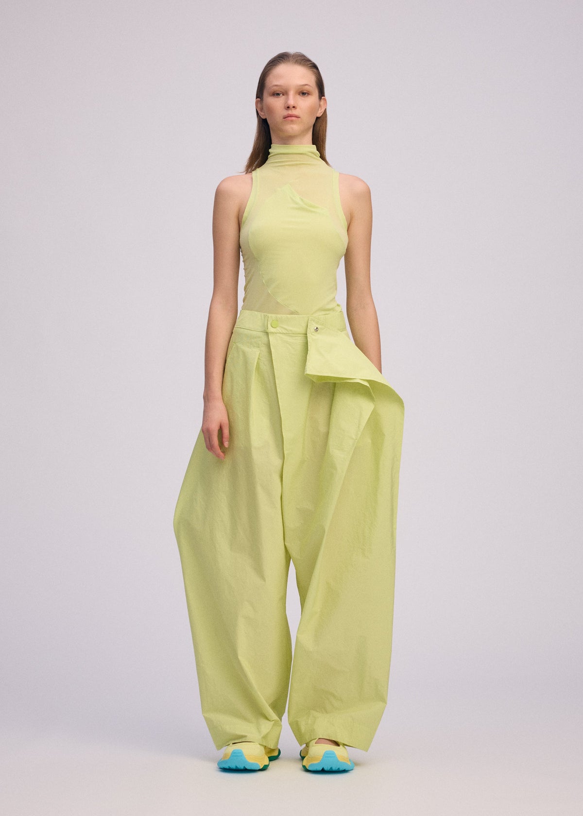 A model wears the ISSEY MIYAKE AKIMBO prêt à porter.