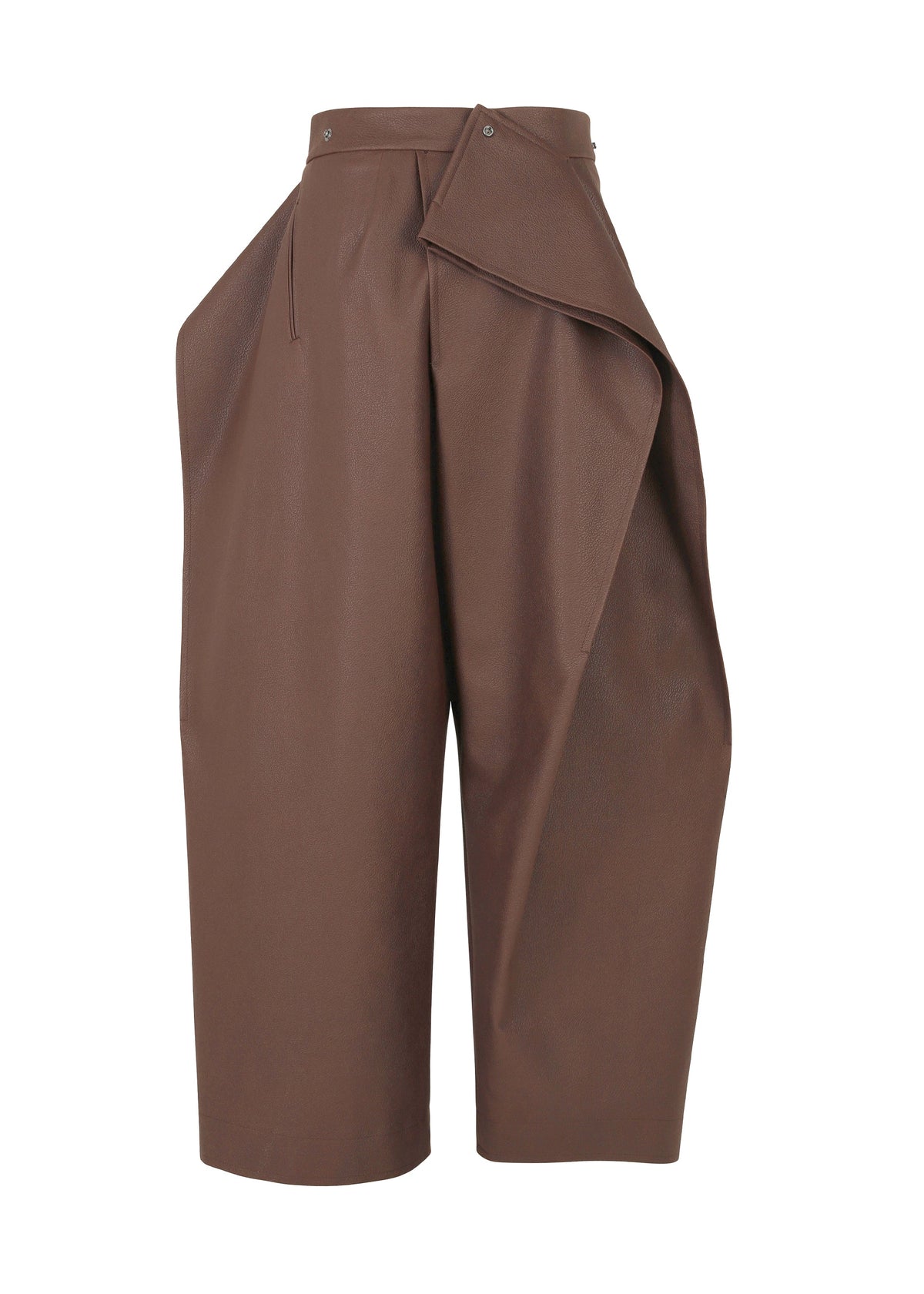 A detail shot of the ISSEY MIYAKE PRONOUNCED BODY prêt à porter.