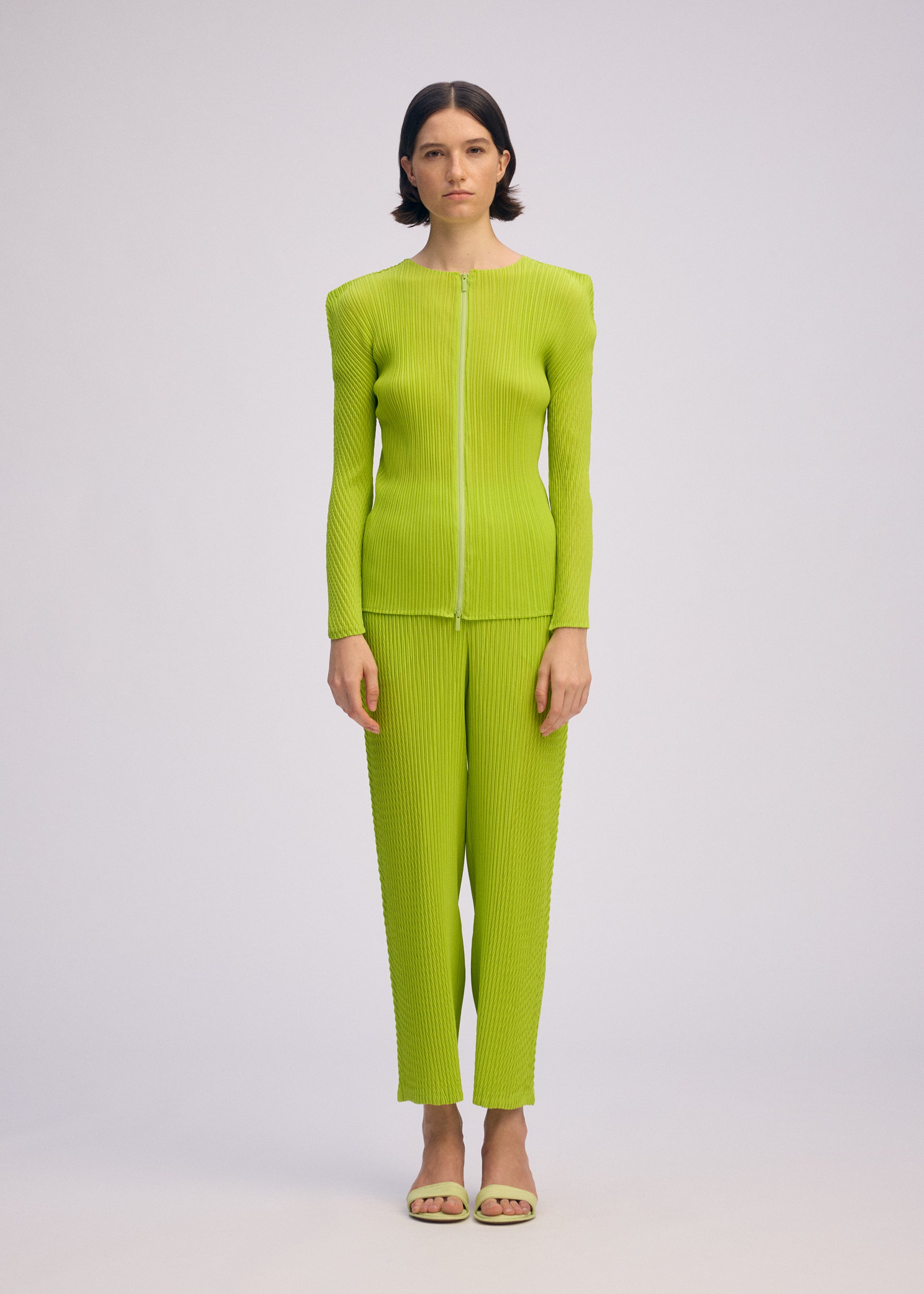 BOX SHOULDER PLEATS