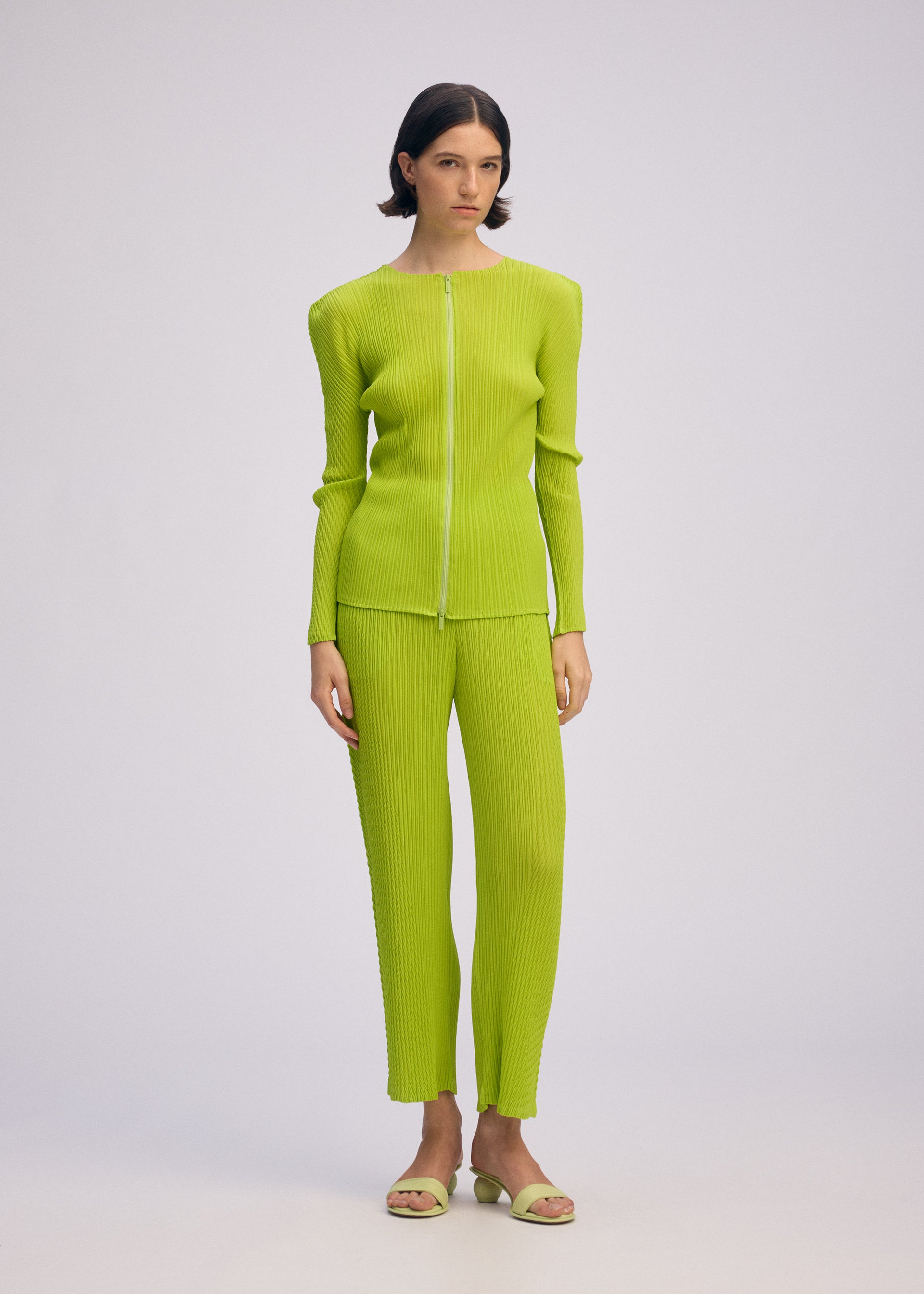 BOX SHOULDER PLEATS