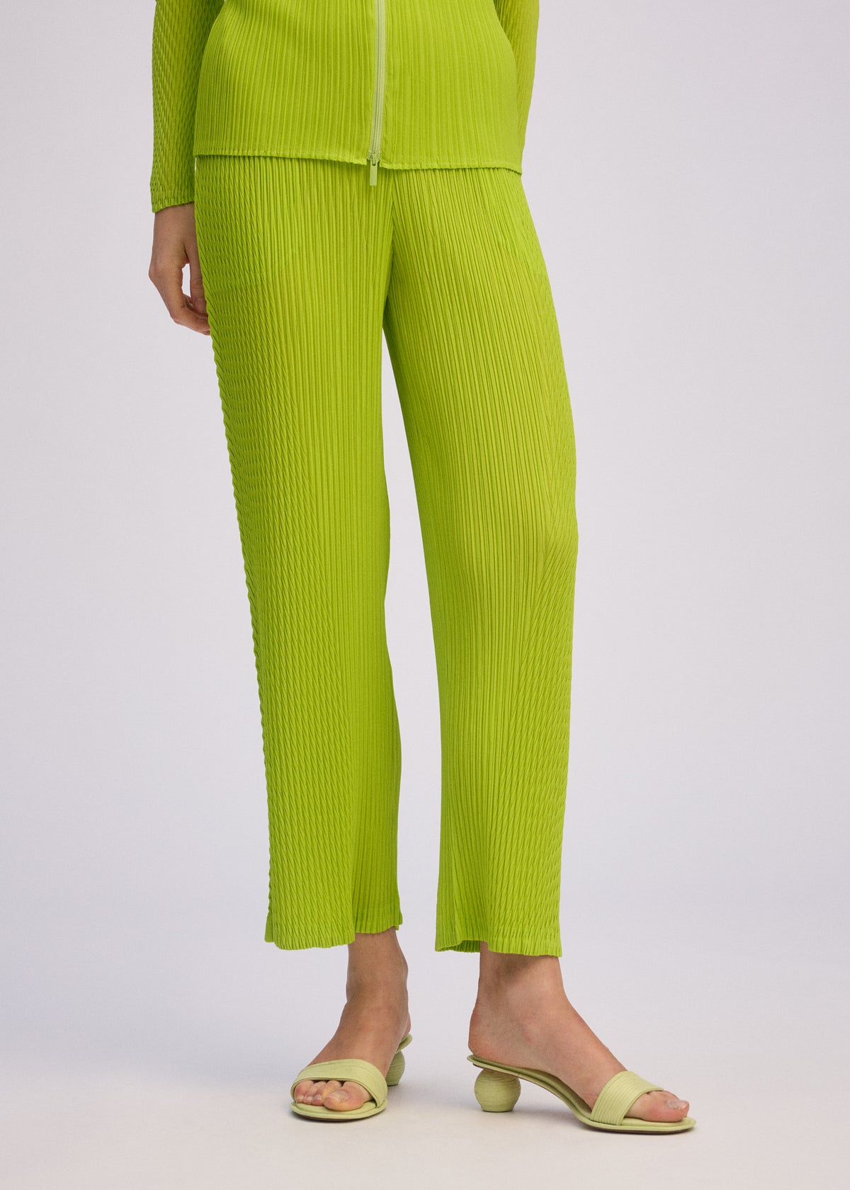 BOX SHOULDER PLEATS