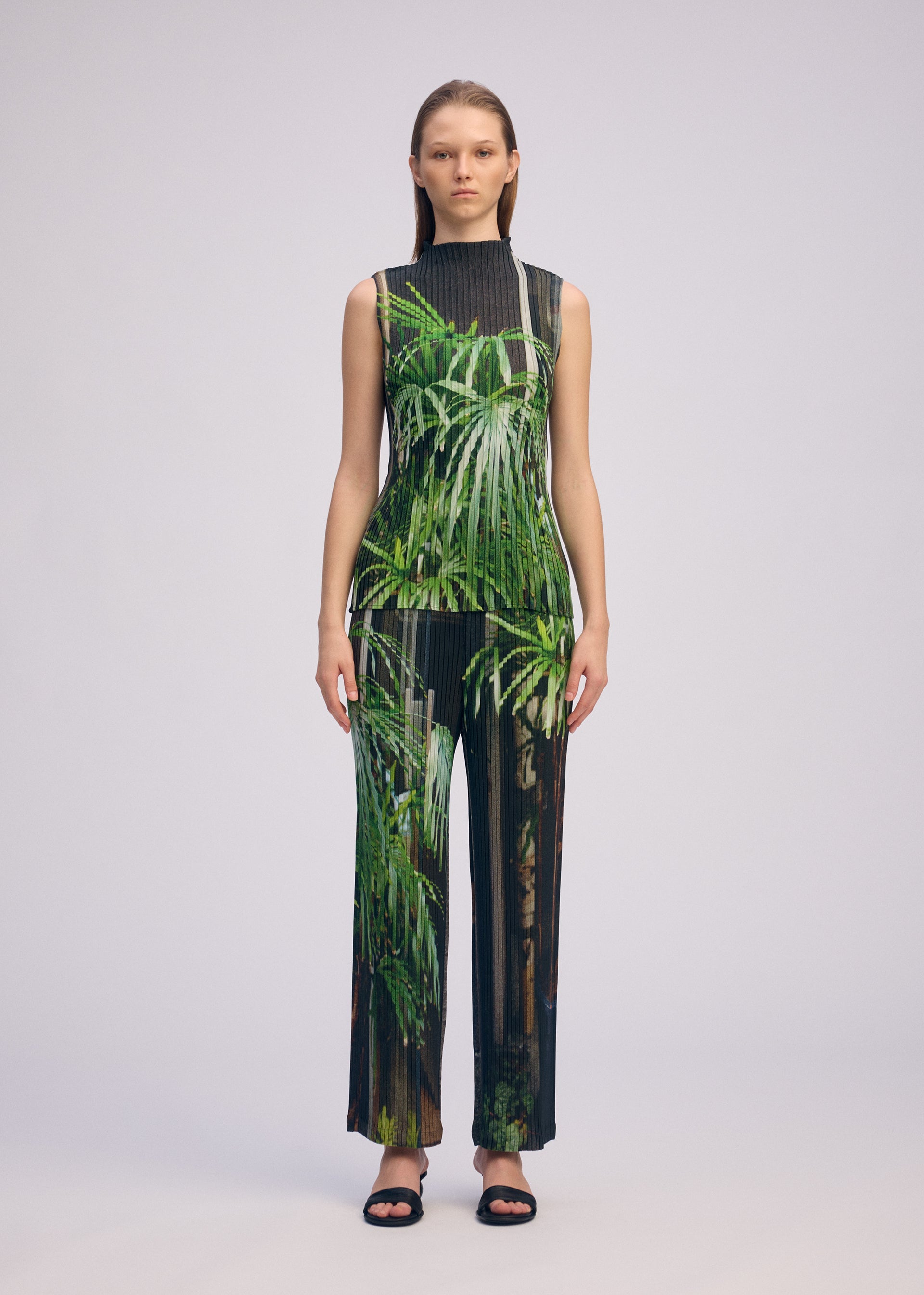 ISSEY MIYAKE タンクトップ サイズ2 ライムグリーン NEW COLORFUL BASICS 4 – ISSEY MIYAKE ONLINE STORE