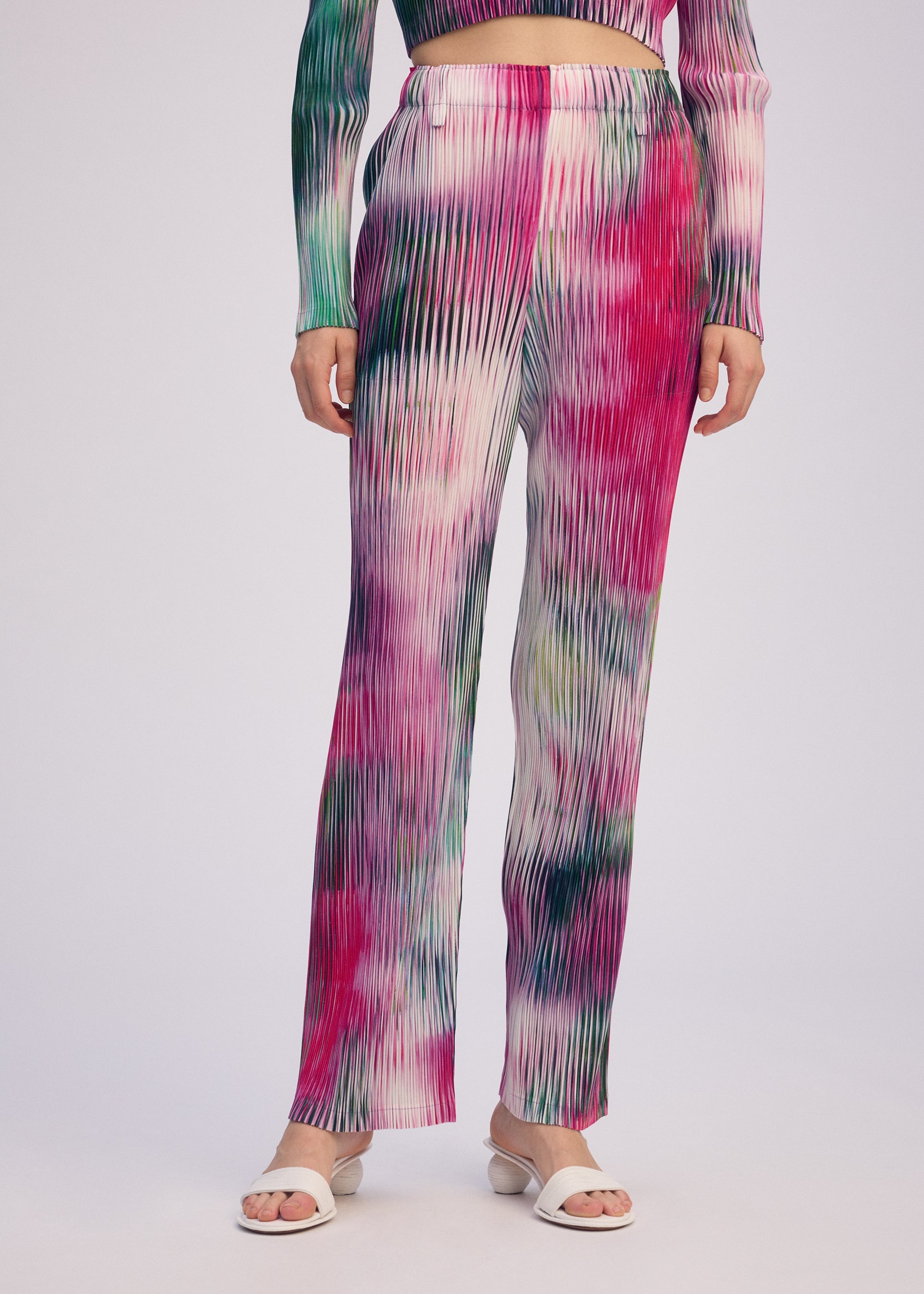 A model wears the ISSEY MIYAKE OBSCURE PLEATS prêt à porter.