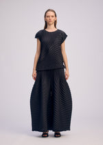 A model wears the ISSEY MIYAKE CIRCLE PLEATS PB prêt à porter.