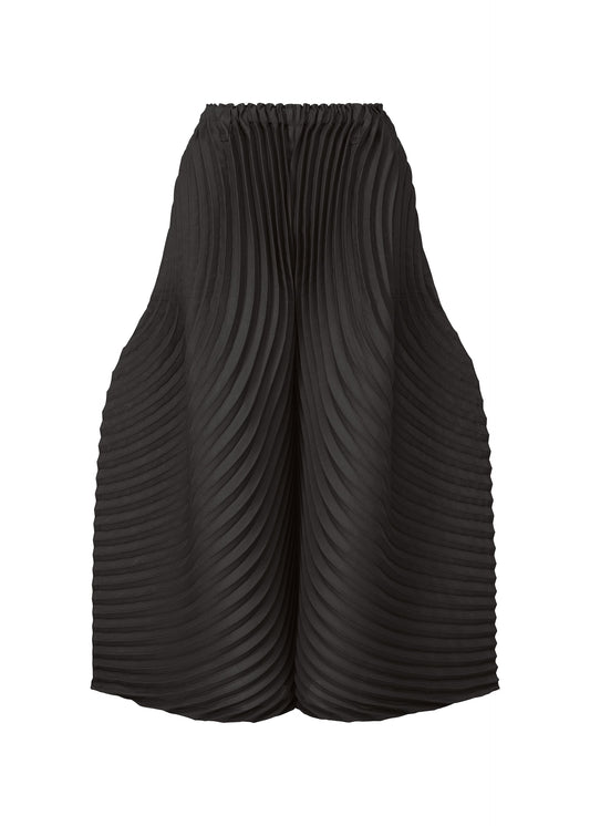 A product shot of the ISSEY MIYAKE CIRCLE PLEATS PB prêt à porter in black (15).