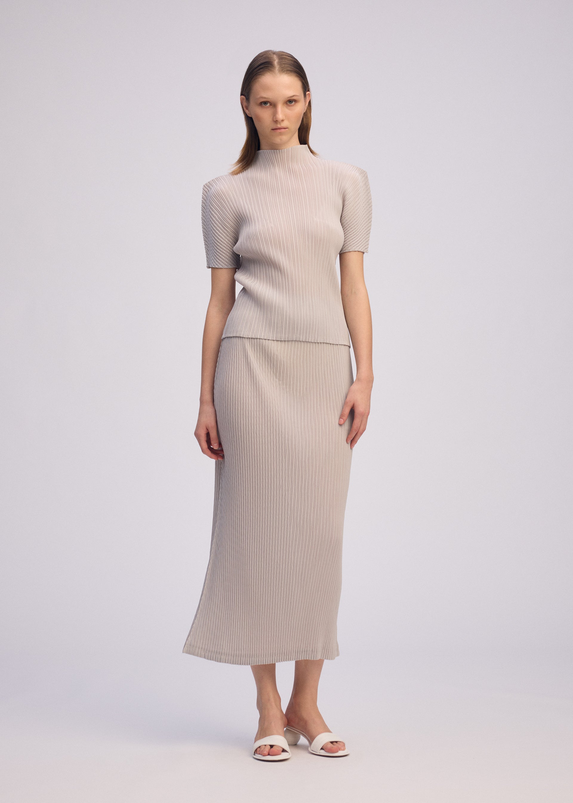 BOX SHOULDER PLEATS