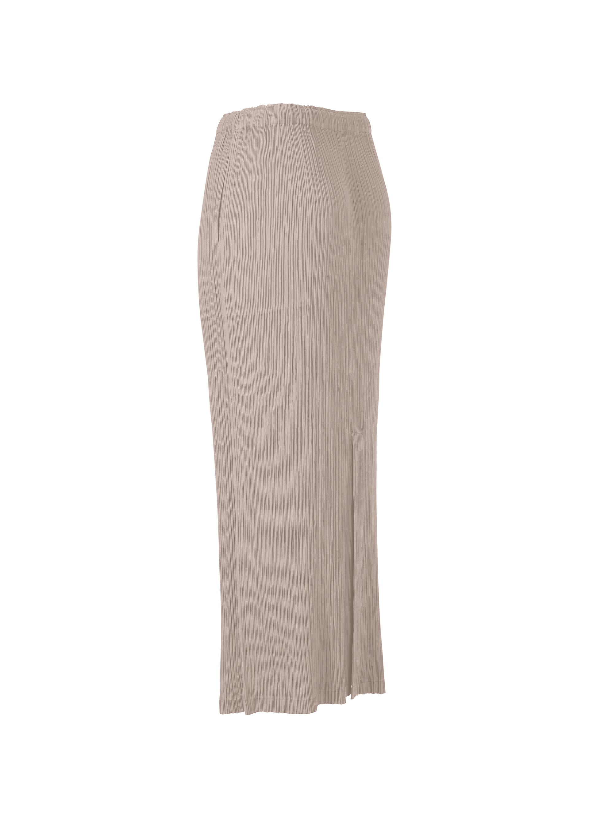 A detail shot of the ISSEY MIYAKE HATCHING PLEATS prêt à porter.