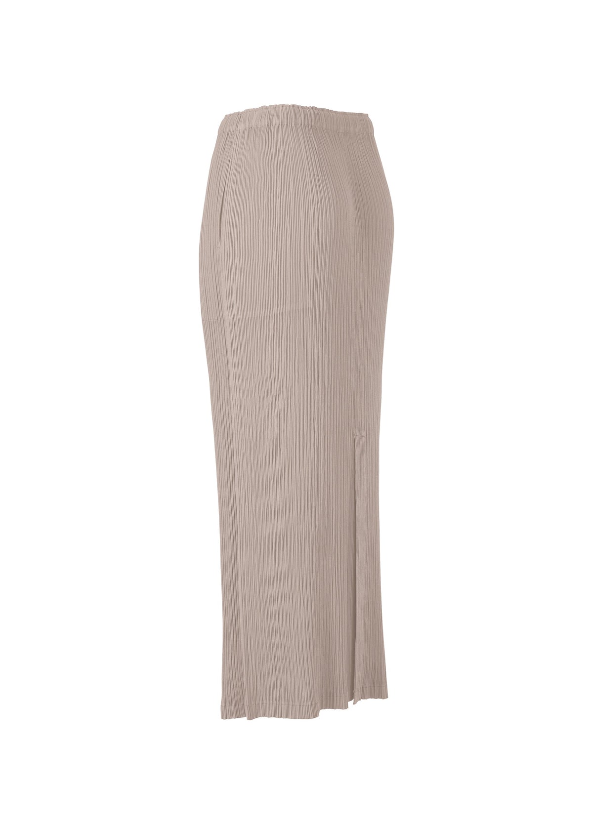 A detail shot of the ISSEY MIYAKE HATCHING PLEATS prêt à porter.