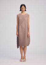 A model wears the ISSEY MIYAKE CIRCLE PLEATS PB prêt à porter.