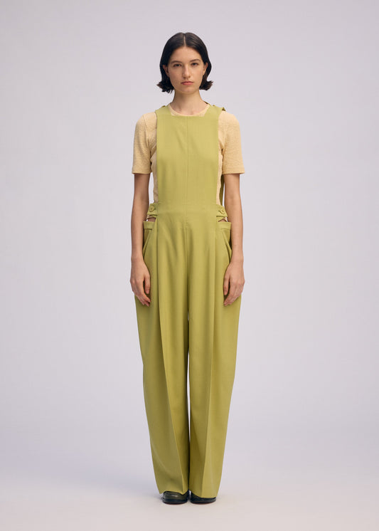 A model wears the Issey Miyake BELTED WOOL PANTS prêt à porter.