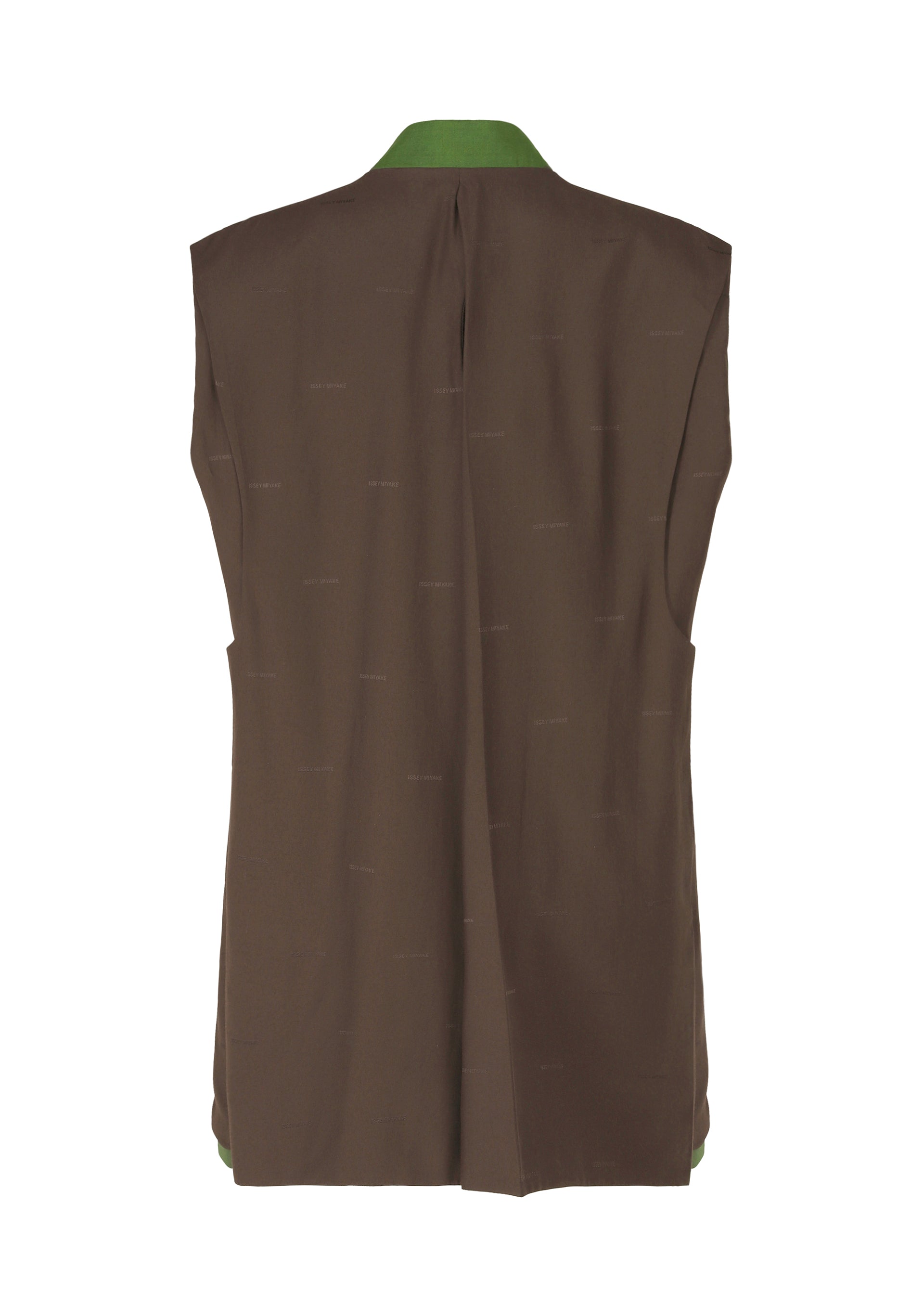 A detail shot of the ISSEY MIYAKE PALINDROME prêt à porter.