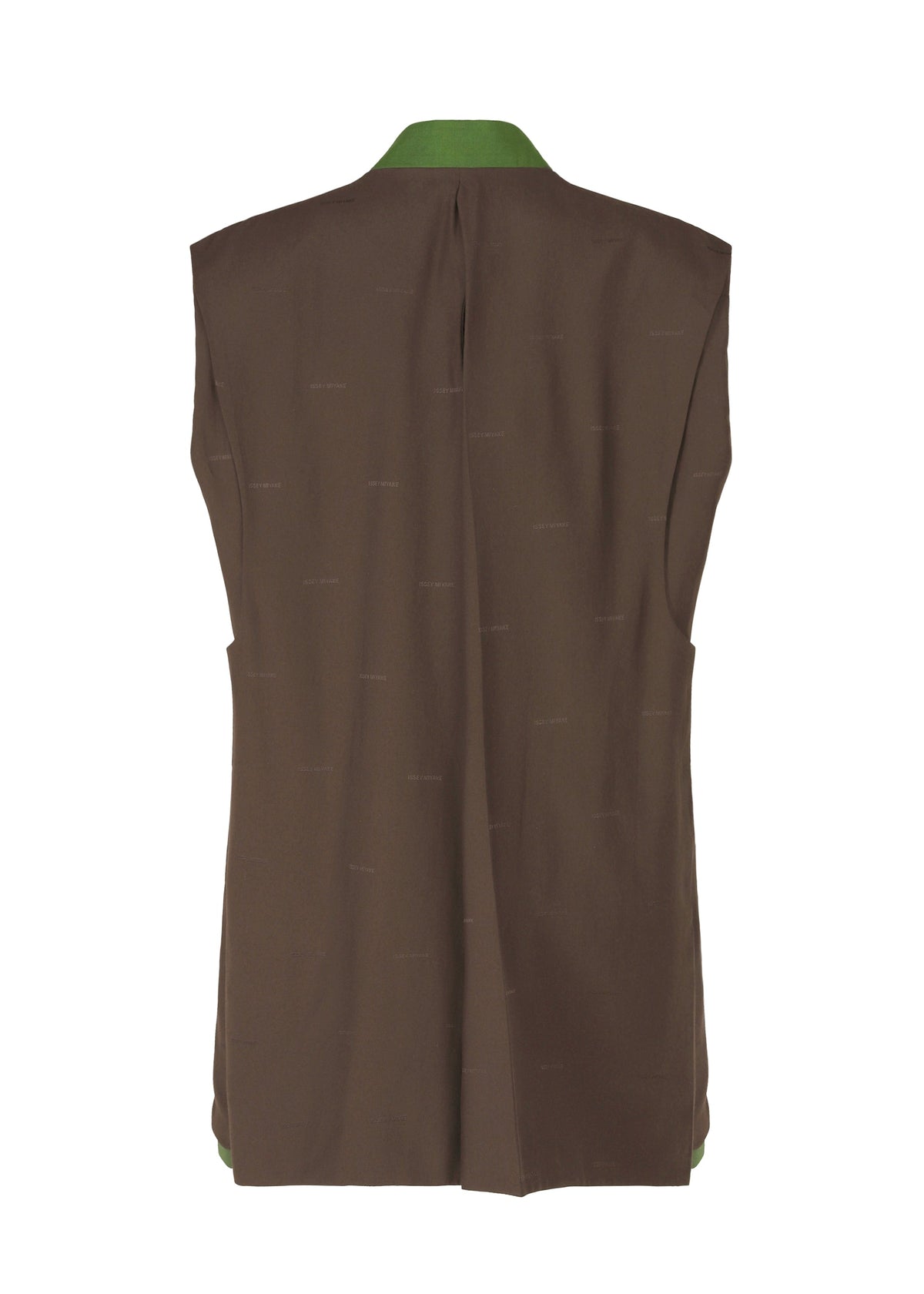 A detail shot of the ISSEY MIYAKE PALINDROME prêt à porter.