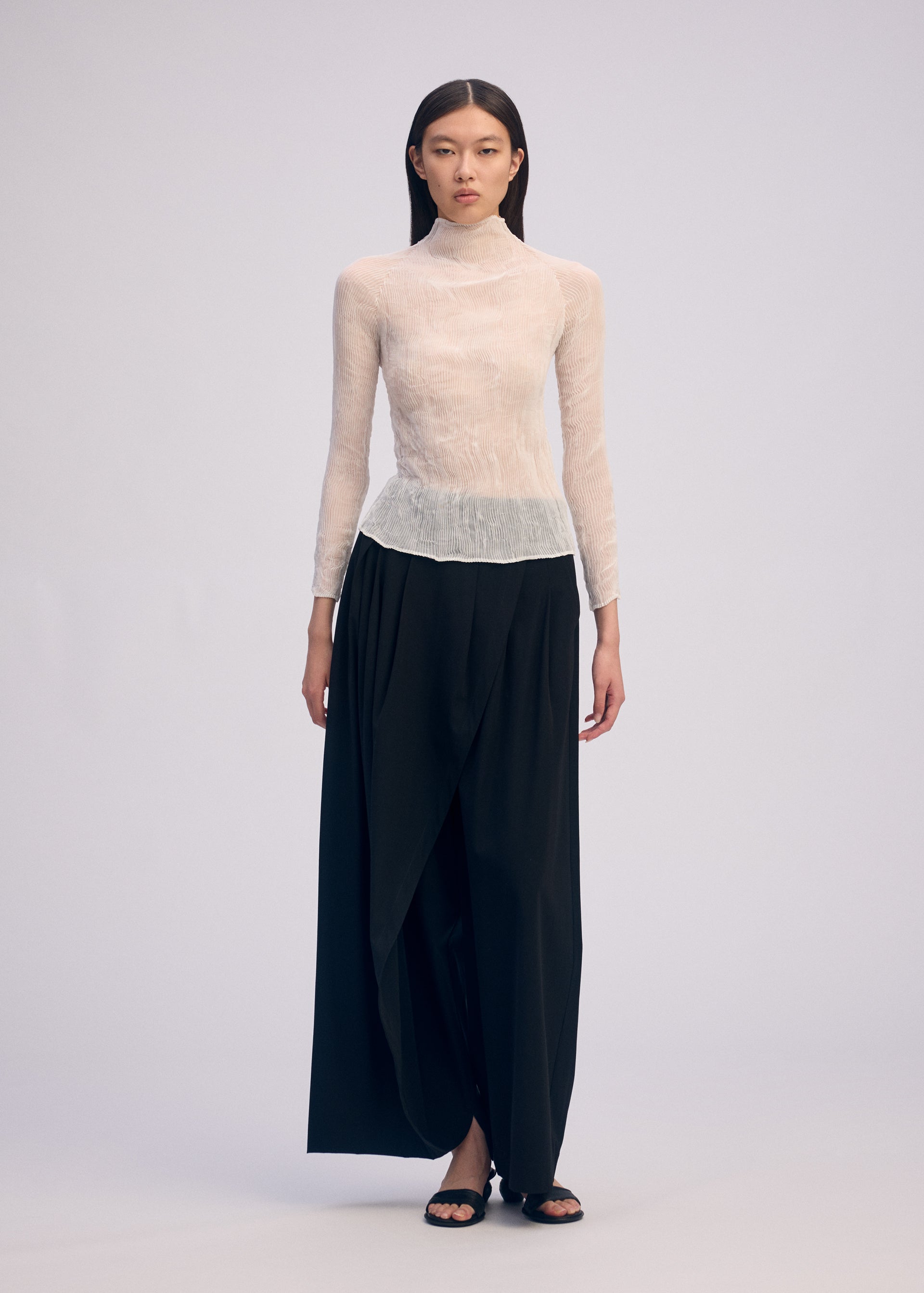 CHIFFON TWIST BK/WT-66 Top White – ISSEY MIYAKE EU