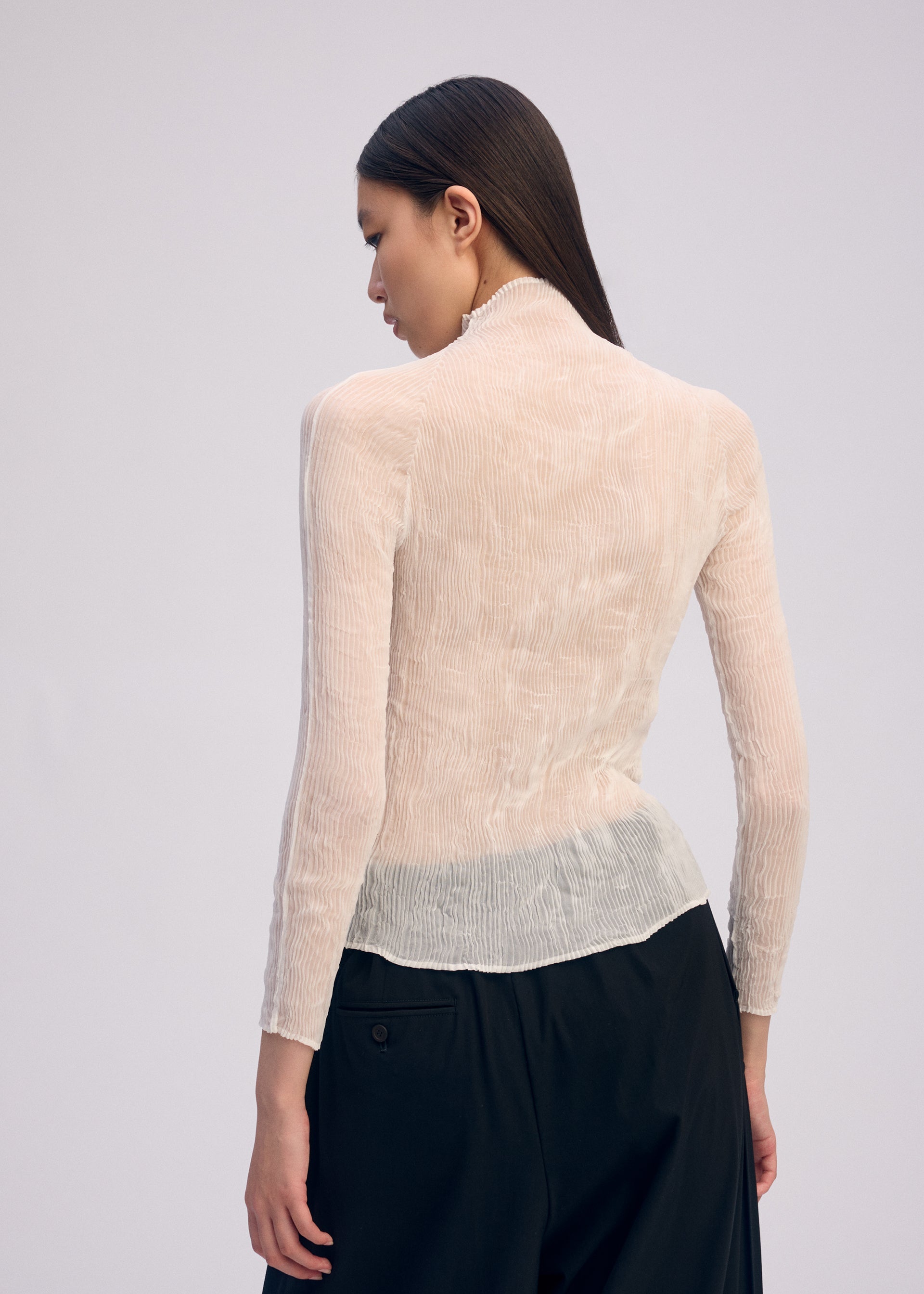 CHIFFON TWIST BK/WT-66 Top White – ISSEY MIYAKE EU