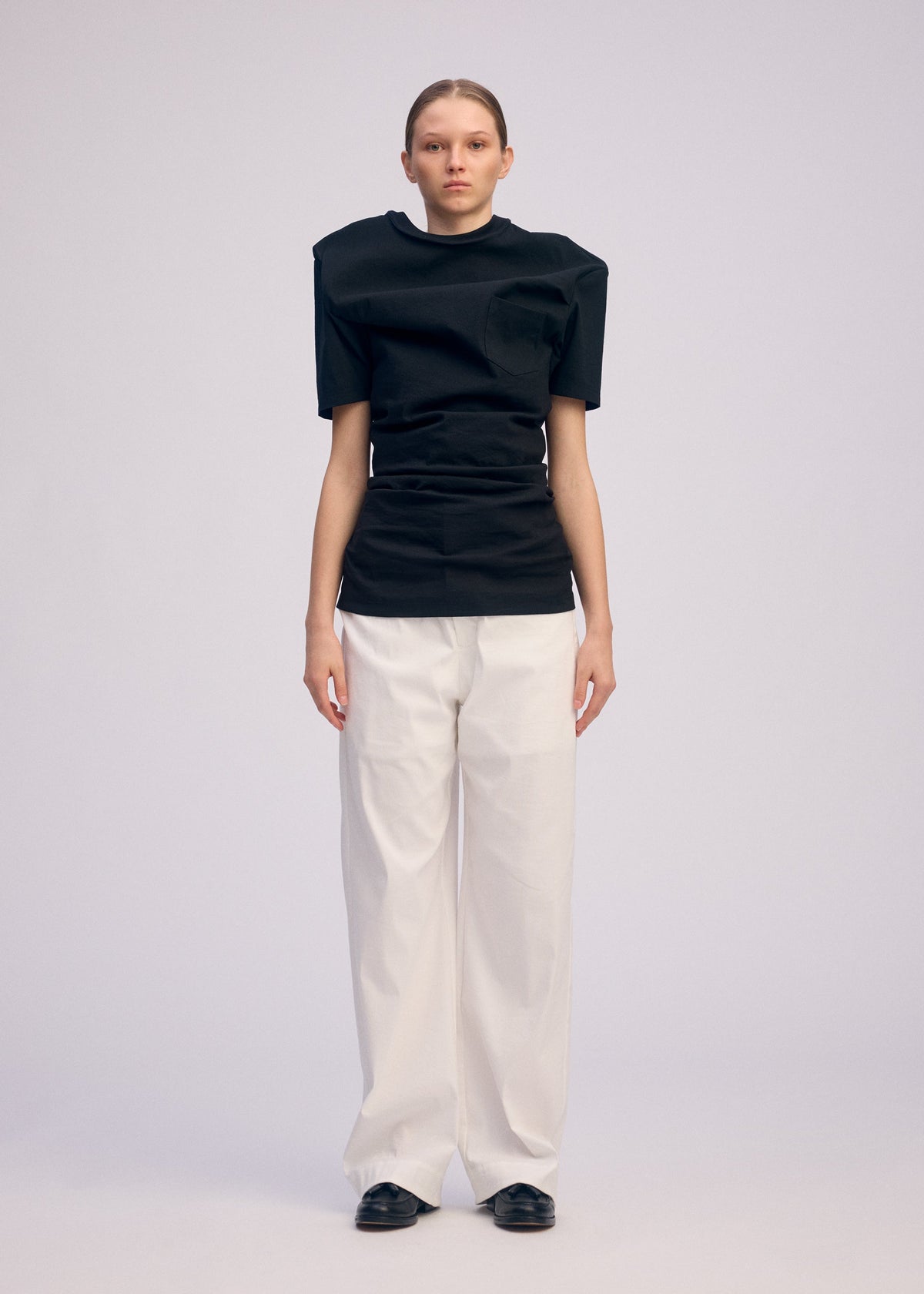 A model wears the Issey Miyake GENERIC WEAR prêt à porter.
