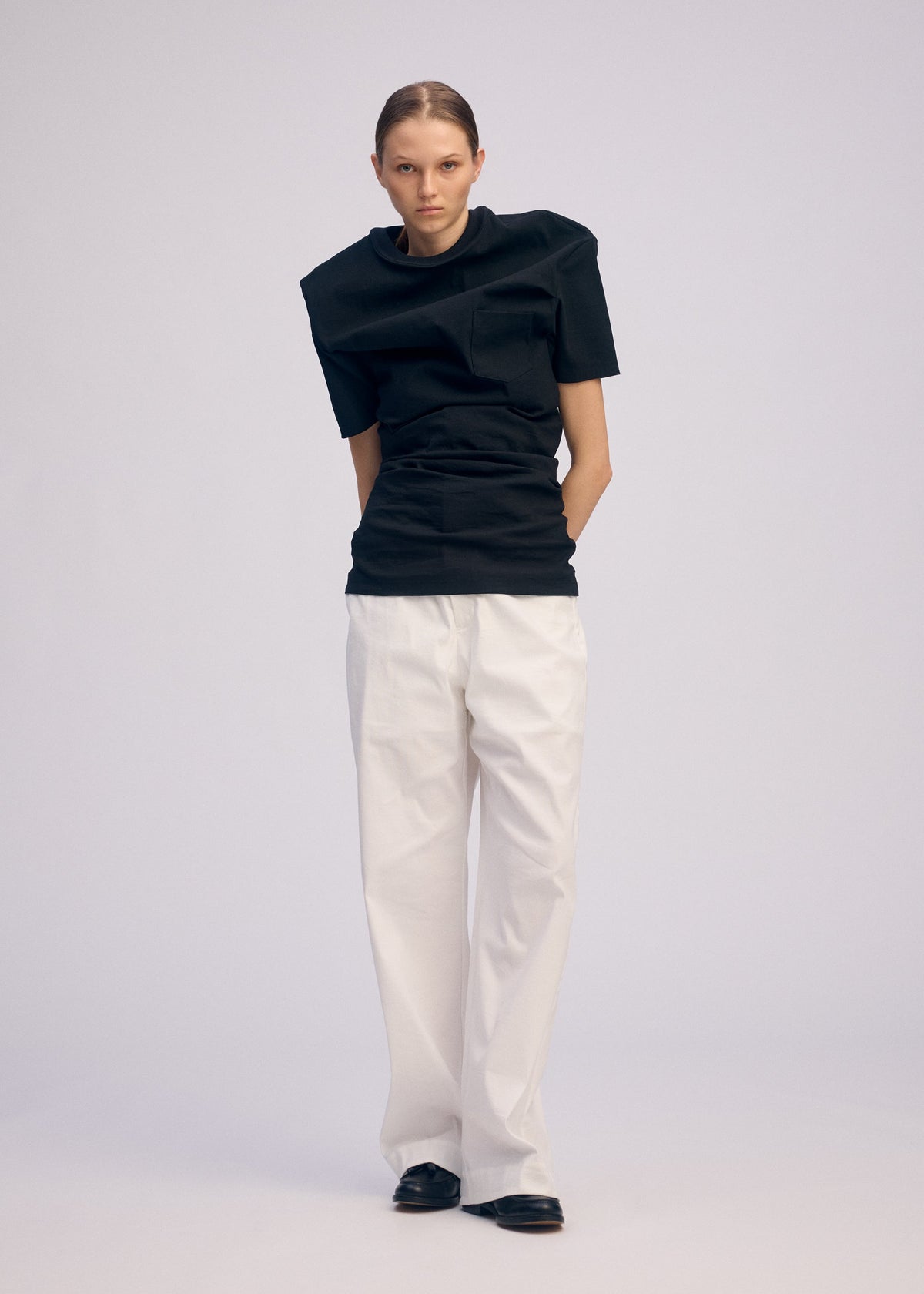 A model wears the Issey Miyake GENERIC WEAR prêt à porter.