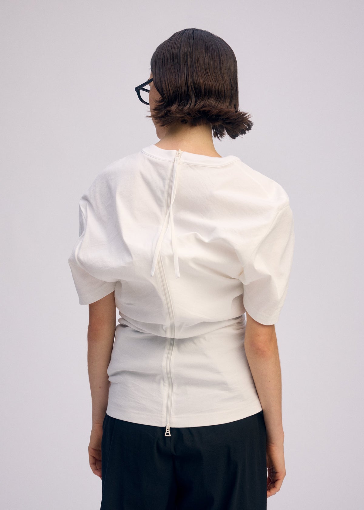 A model wears the Issey Miyake GENERIC WEAR prêt à porter.