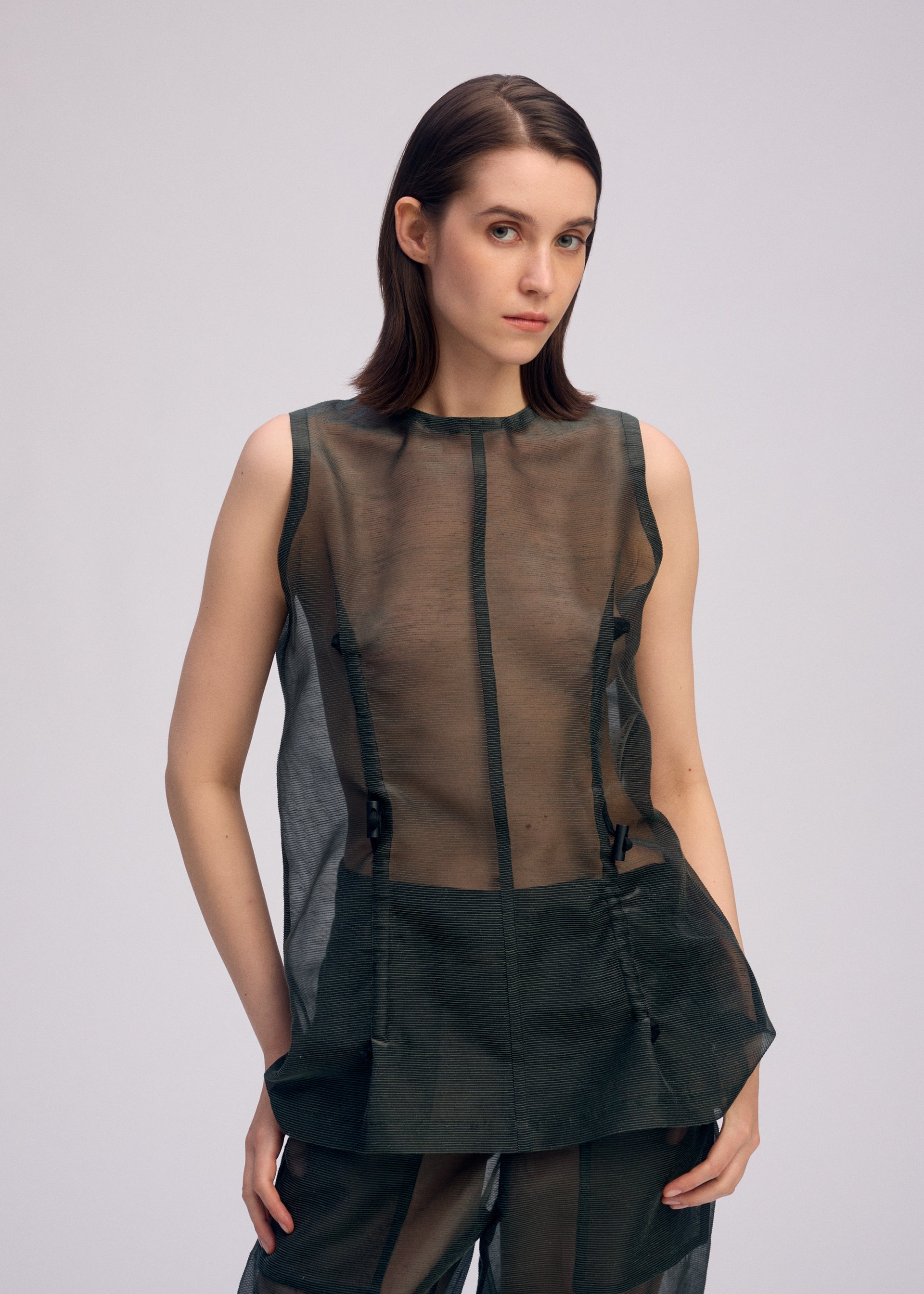 DRAW TO FORM Top Dark Green – ISSEY MIYAKE EU