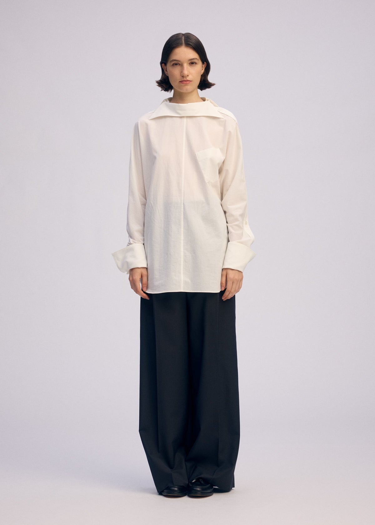 A model wears the ISSEY MIYAKE ODD SHIRT 2 prêt à porter.