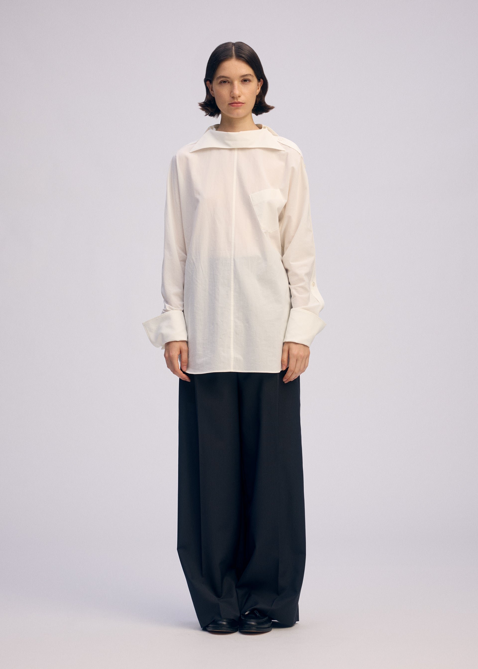 A model wears the ISSEY MIYAKE ODD SHIRT 2 prêt à porter.