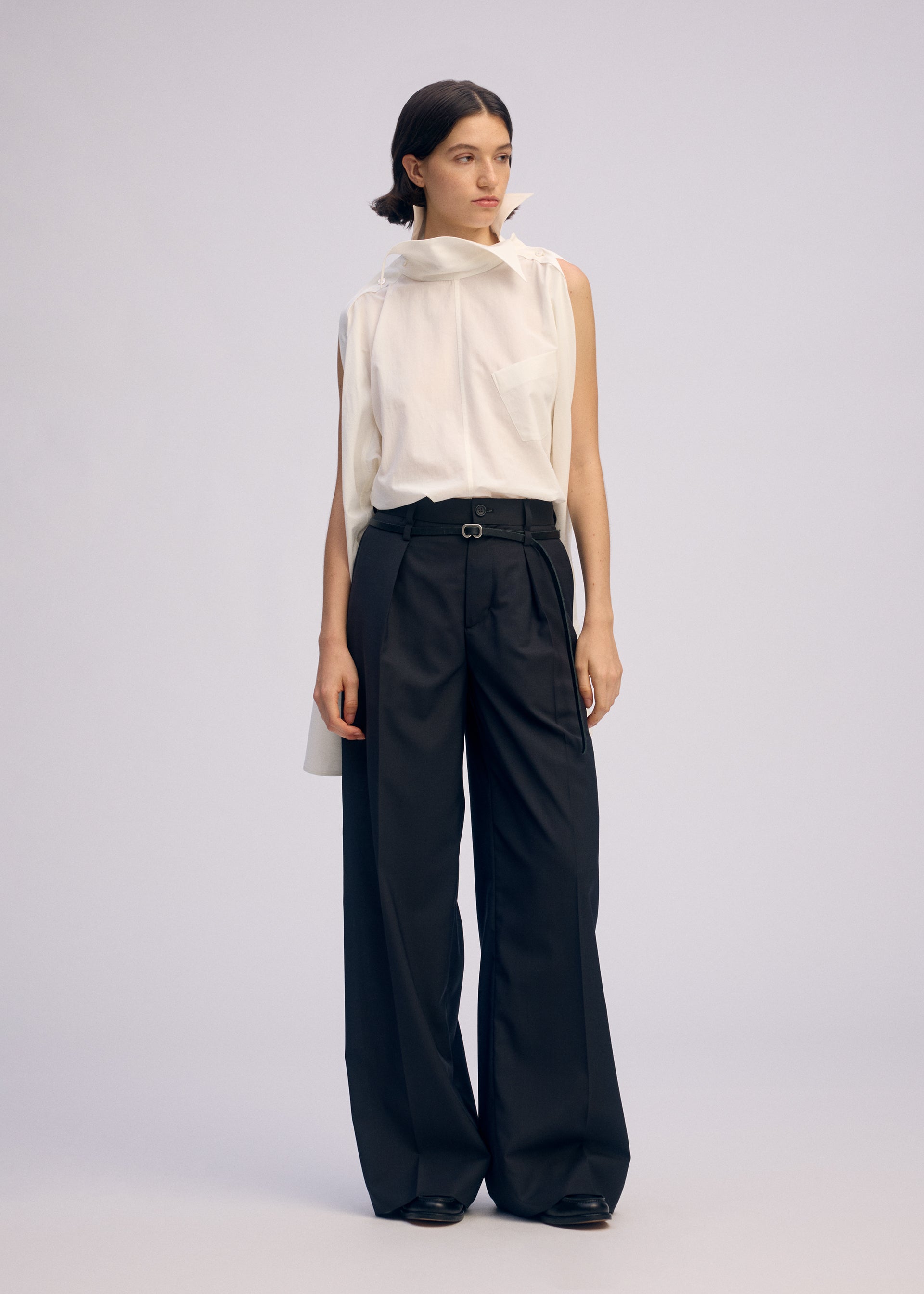 A model wears the ISSEY MIYAKE ODD SHIRT 2 prêt à porter.