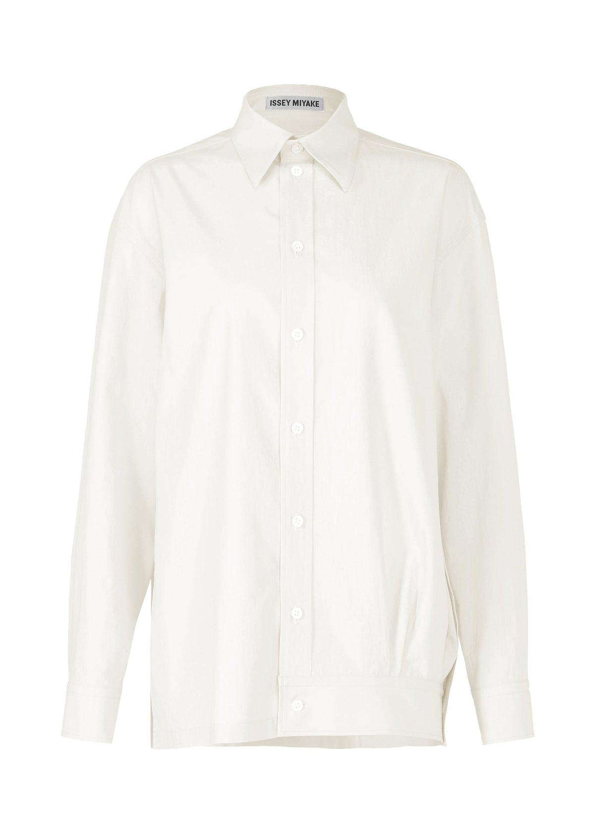 A product shot of the ISSEY MIYAKE ODD SHIRT 2 prêt à porter in white (01).