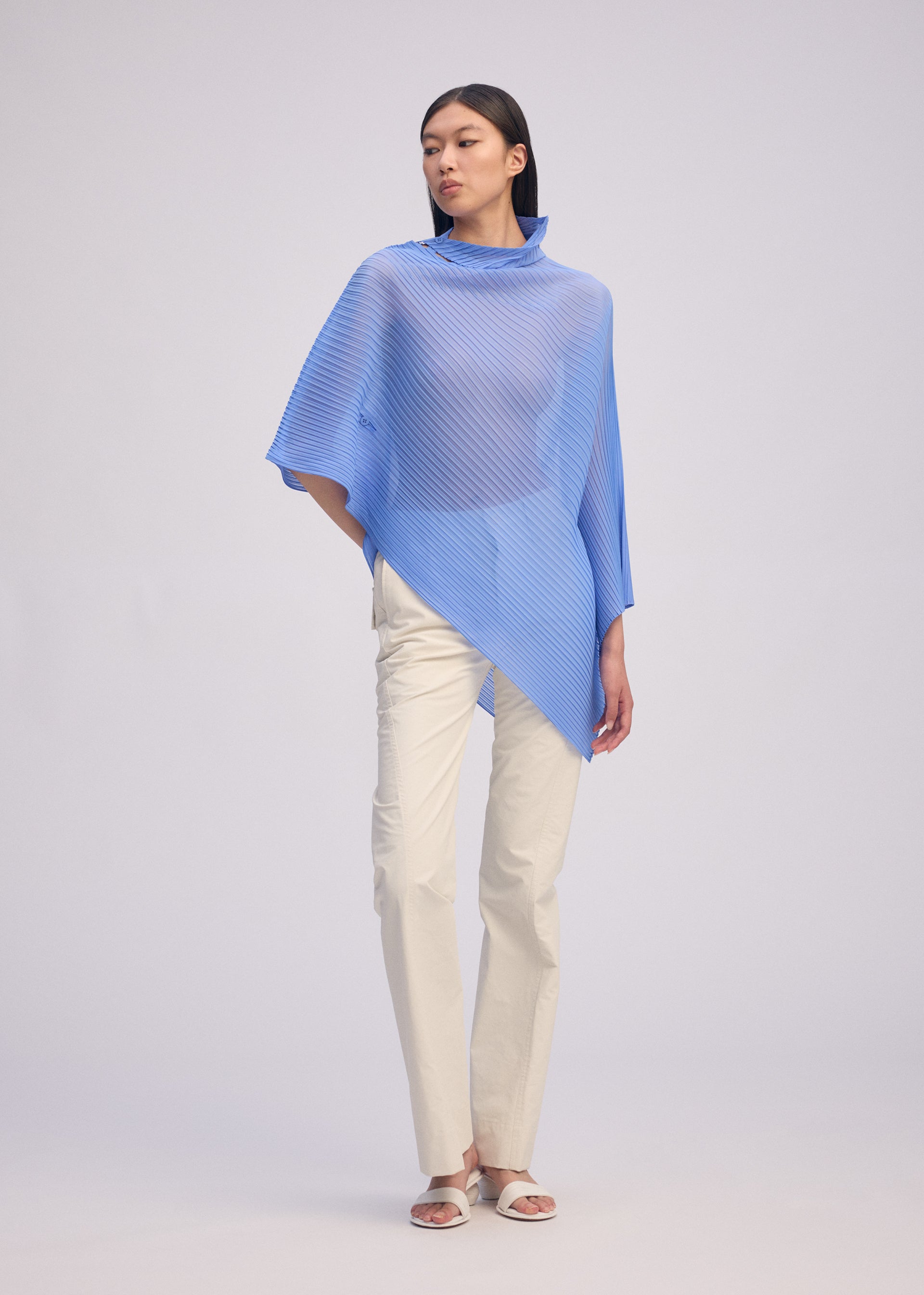 A model wears the ISSEY MIYAKE SHEER SCARF PLEATS prêt à porter.