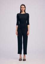A model wears the Issey Miyake RHOMBUS PLEATS prêt à porter.