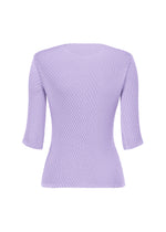 A detail shot of the Issey Miyake RHOMBUS PLEATS prêt à porter.
